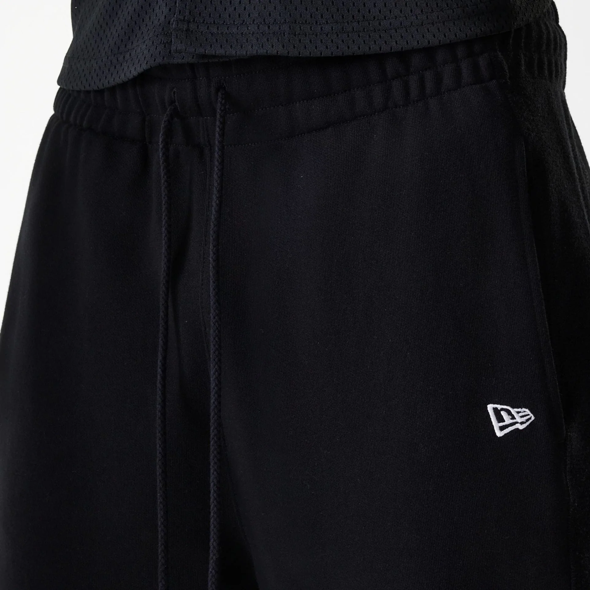 Chicago Bulls NBA Arch Graphic Black Joggers - Image 6