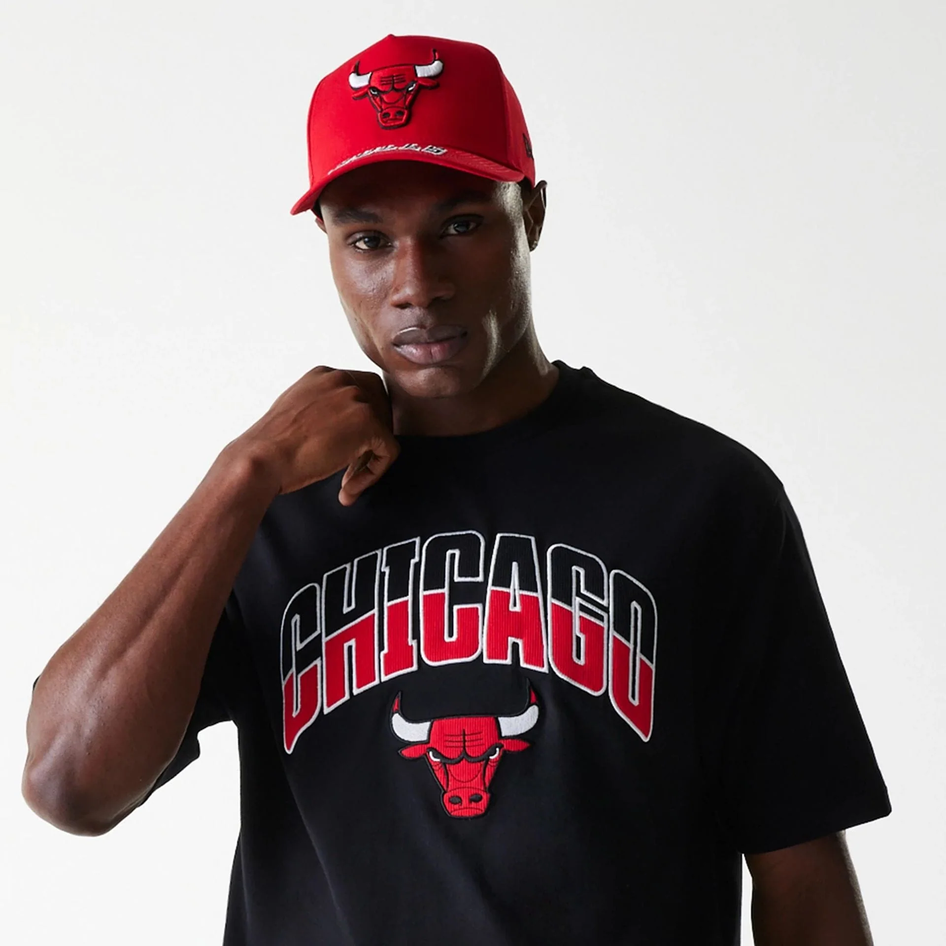 Chicago Bulls NBA Arch Graphic Black Oversized T-Shirt - Image 6