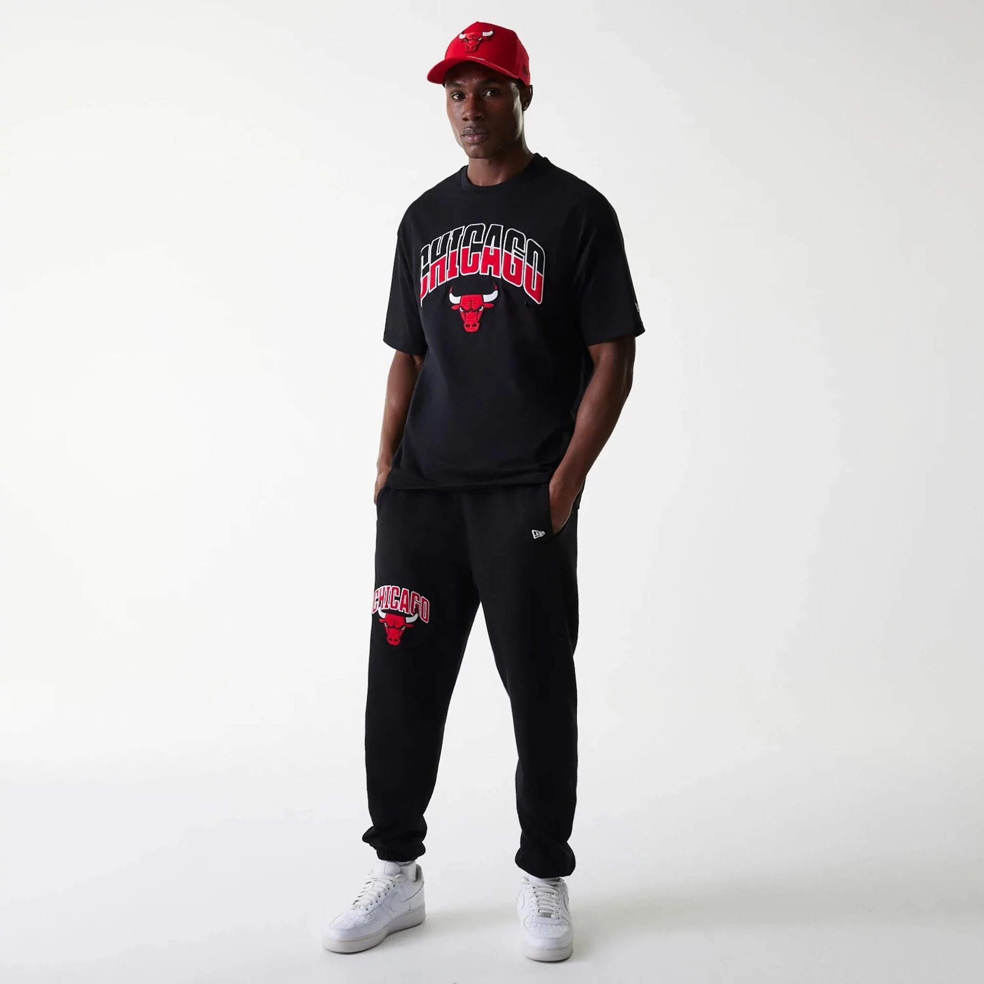 Chicago Bulls NBA Arch Graphic Black Oversized T-Shirt - Image 8