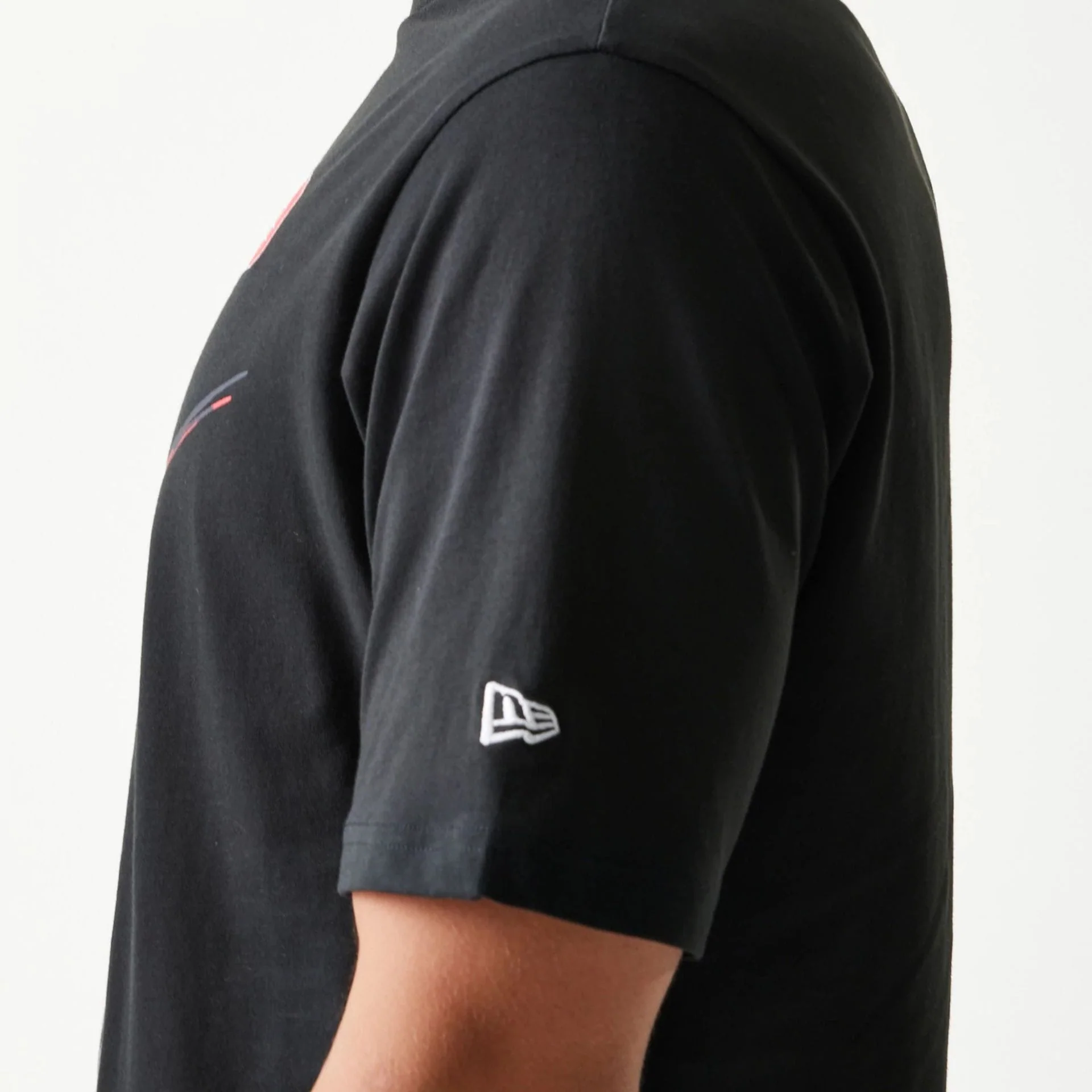Chicago Bulls NBA Ball Graphic Black T-Shirt - Image 7