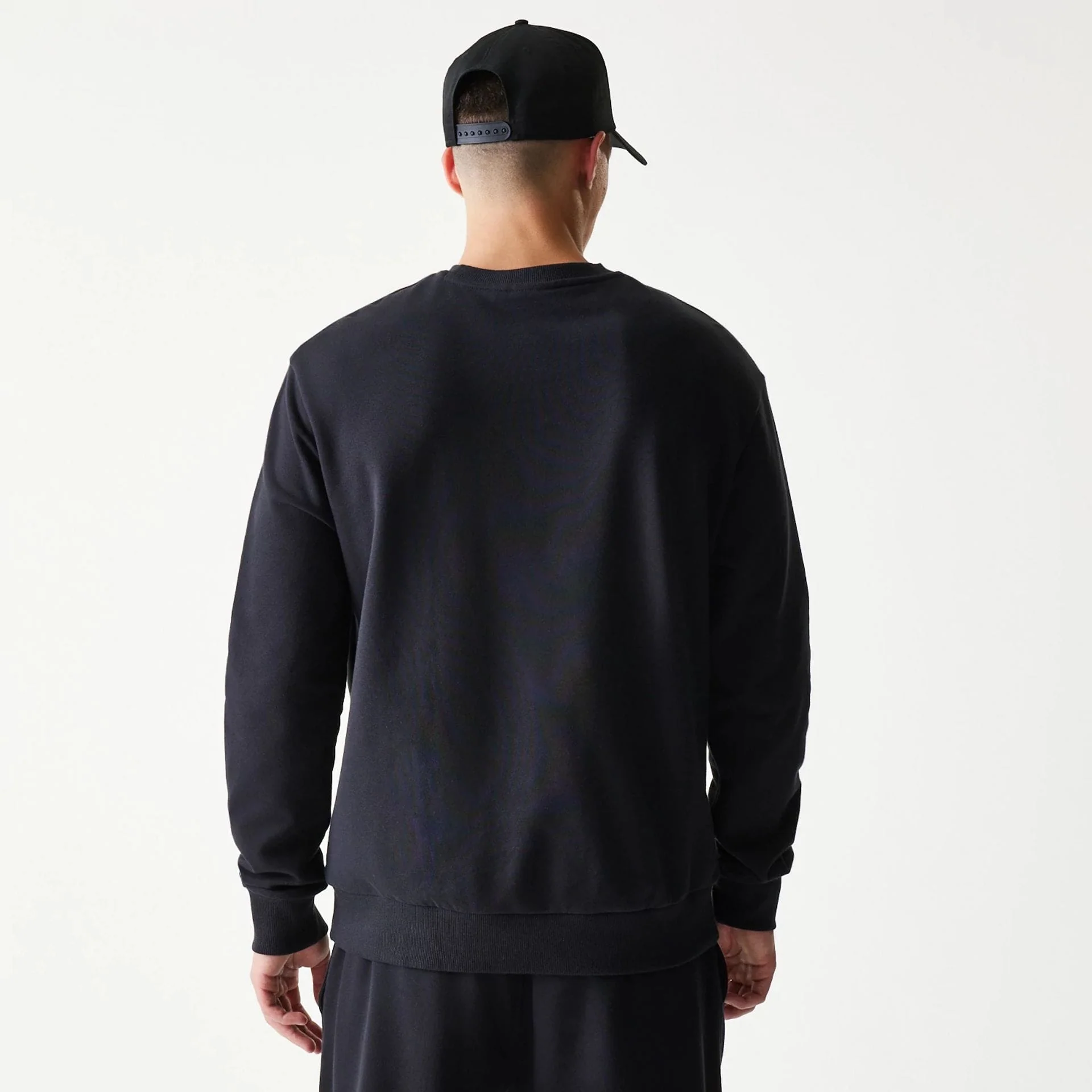 Chicago Bulls NBA Black Oversized Crew Neck Sweater - Image 2