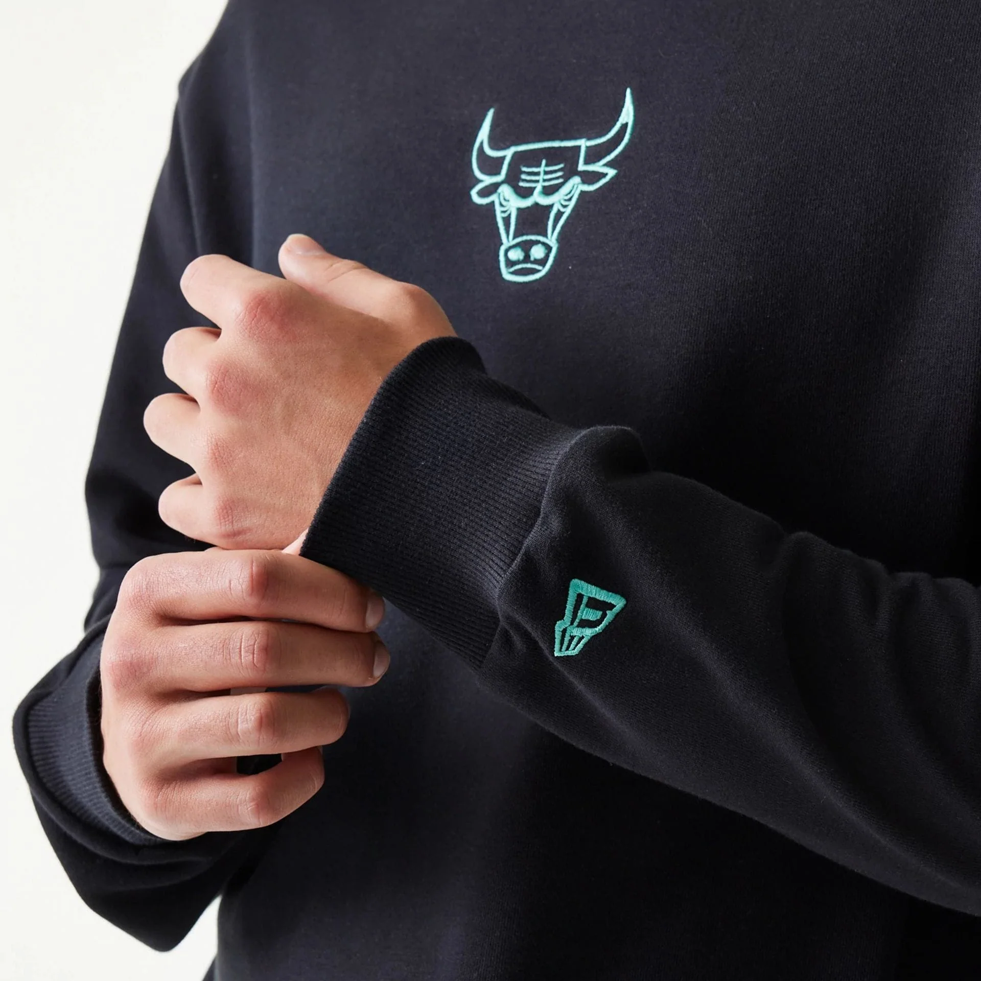 Chicago Bulls NBA Black Oversized Crew Neck Sweater - Image 5