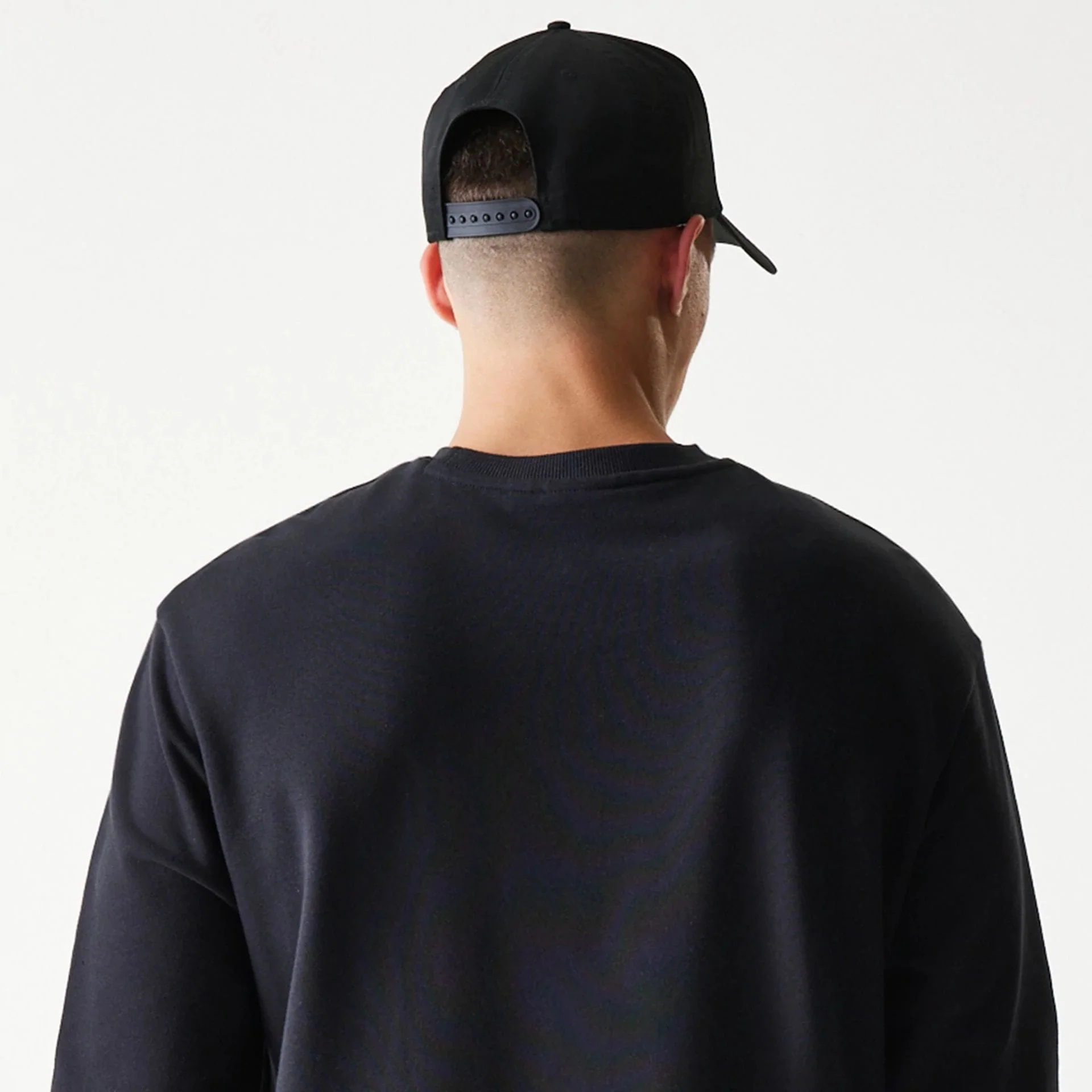 Chicago Bulls NBA Black Oversized Crew Neck Sweater - Image 7