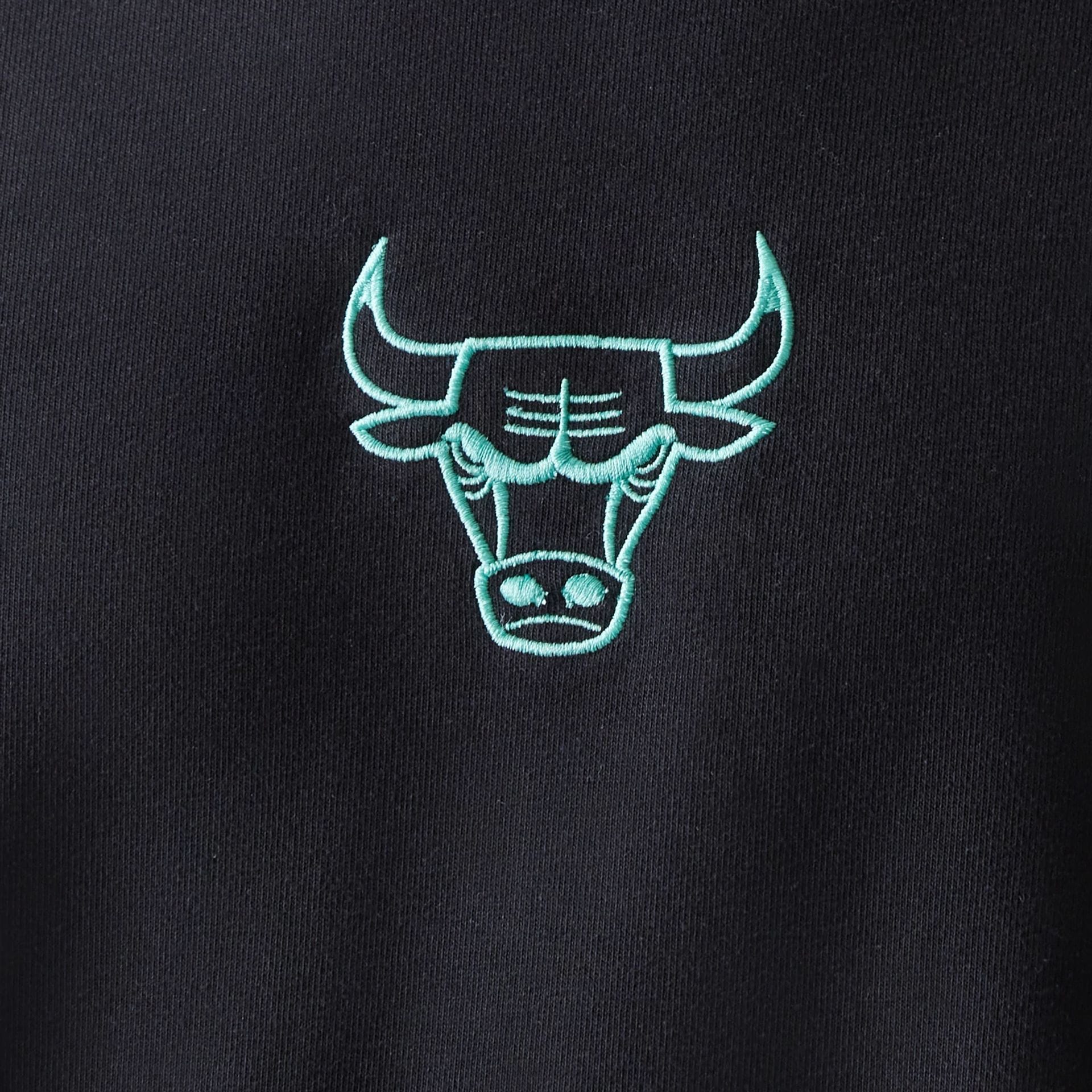 Chicago Bulls NBA Black Oversized Crew Neck Sweater - Image 6