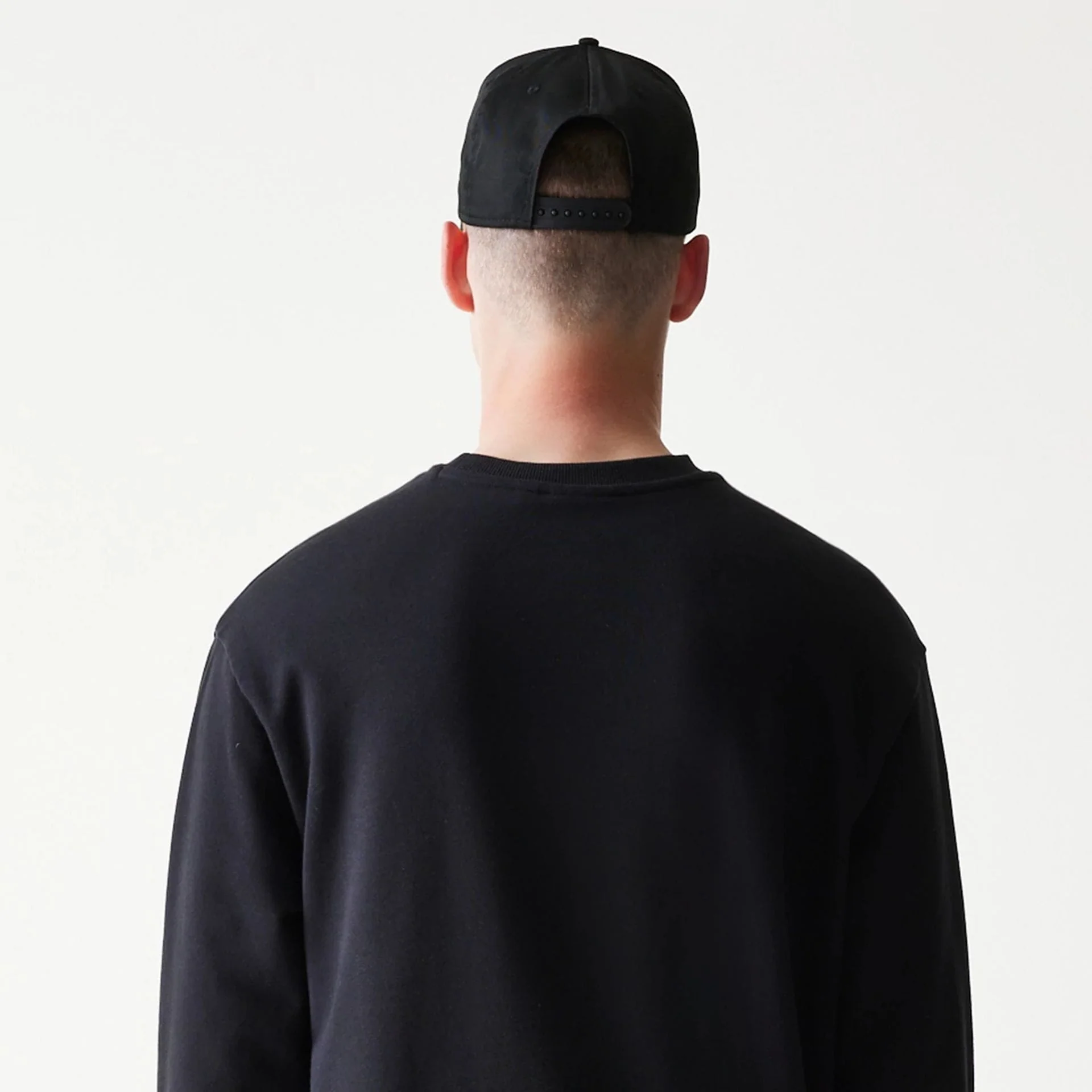 Chicago Bulls NBA Black Oversized Crew Neck Sweater - Image 7