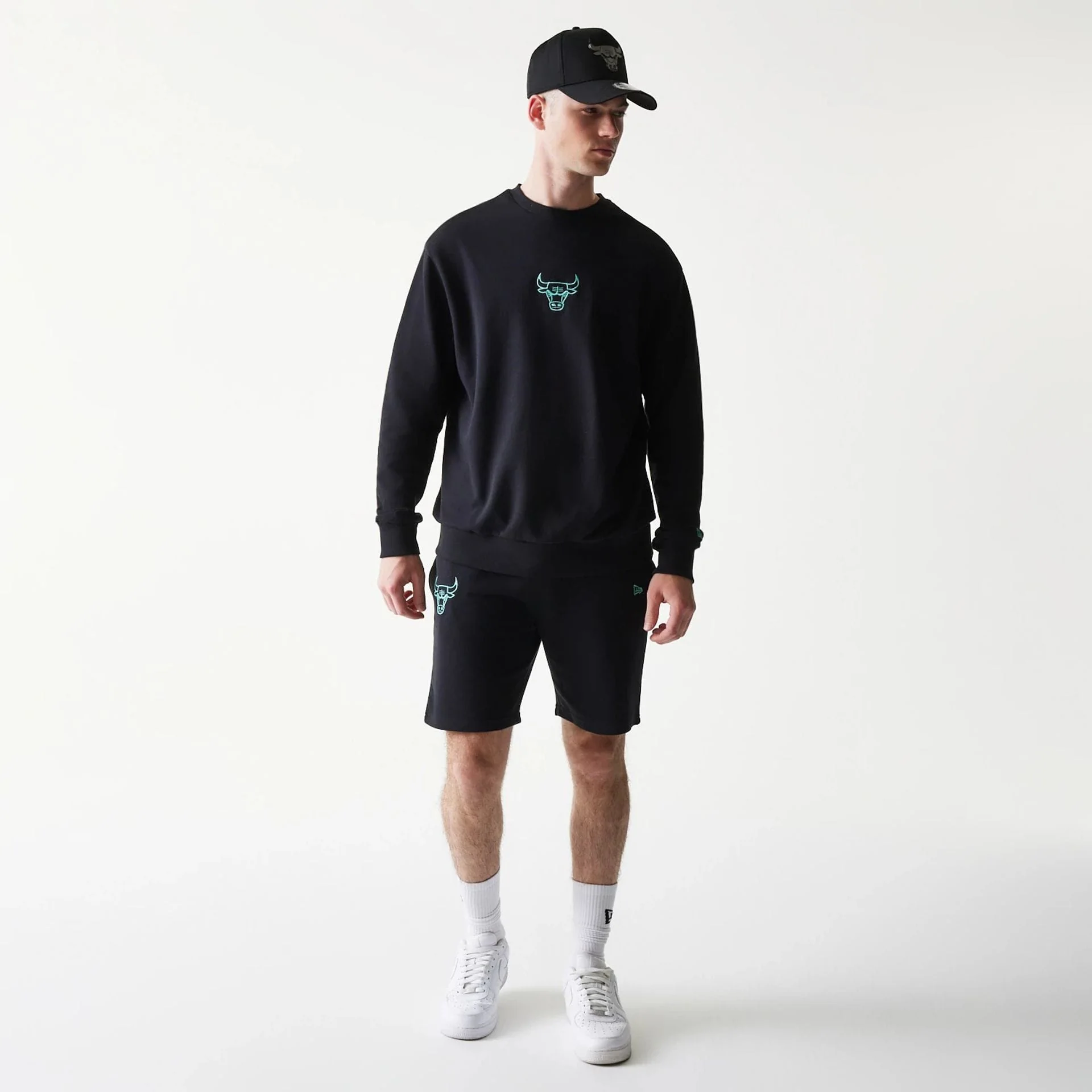 Chicago Bulls NBA Black Oversized Crew Neck Sweater - Image 8