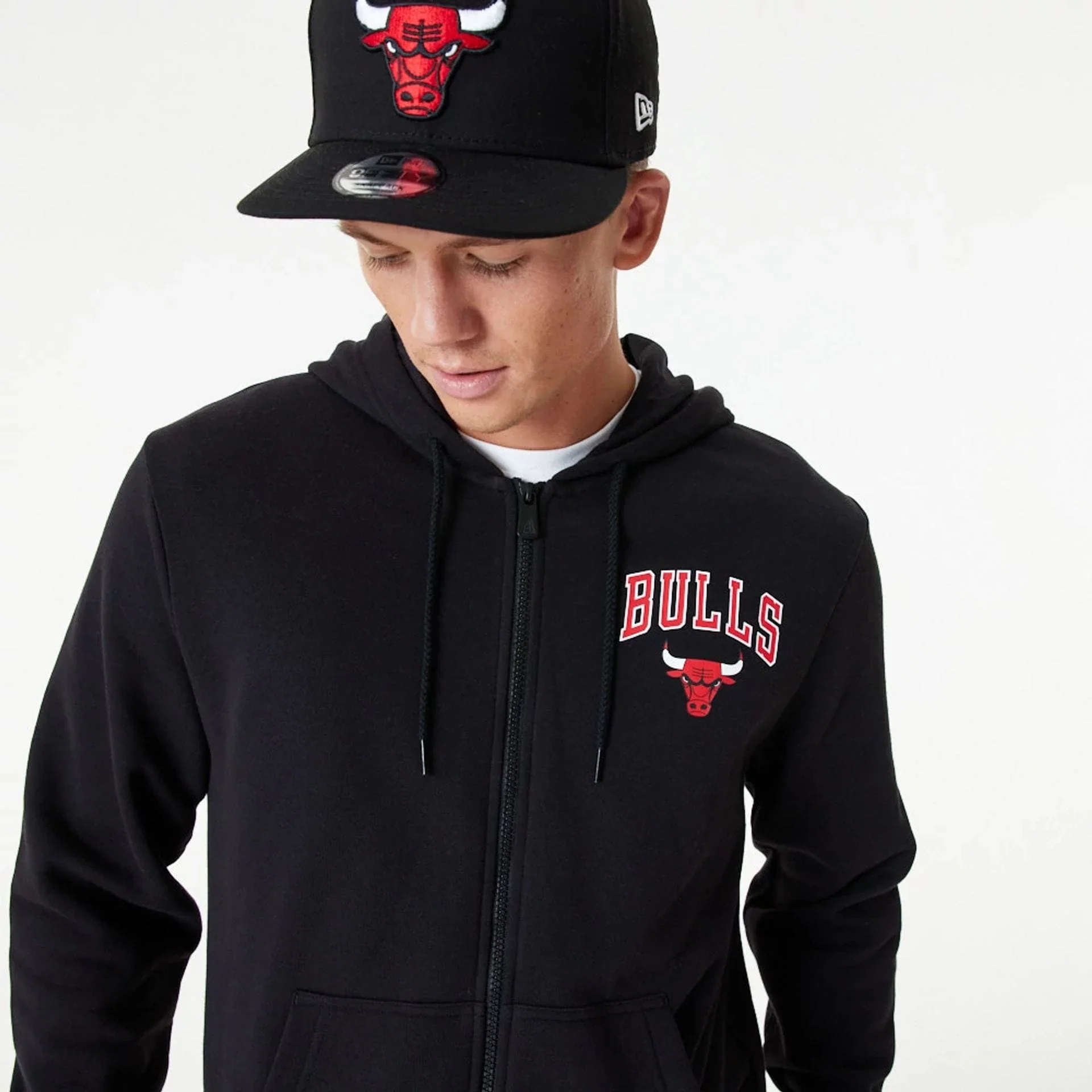 Chicago Bulls NBA Essential Black Full Zip Hoodie - Image 2