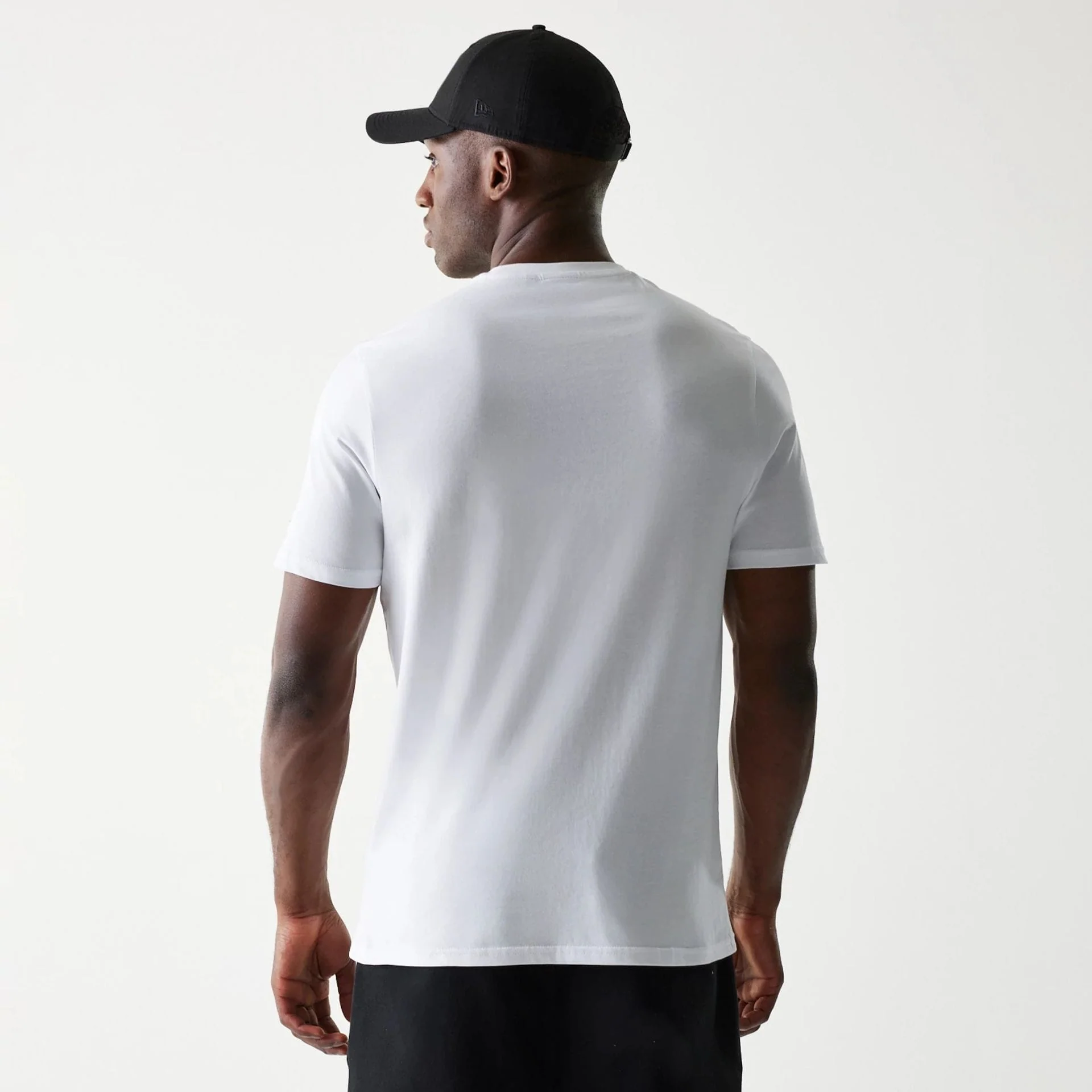 Chicago Bulls NBA Flame Graphic White T-Shirt - Image 2