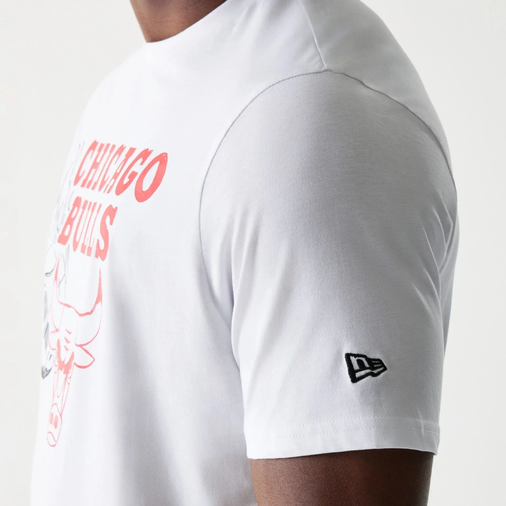 Chicago Bulls NBA Flame Graphic White T-Shirt - Image 5