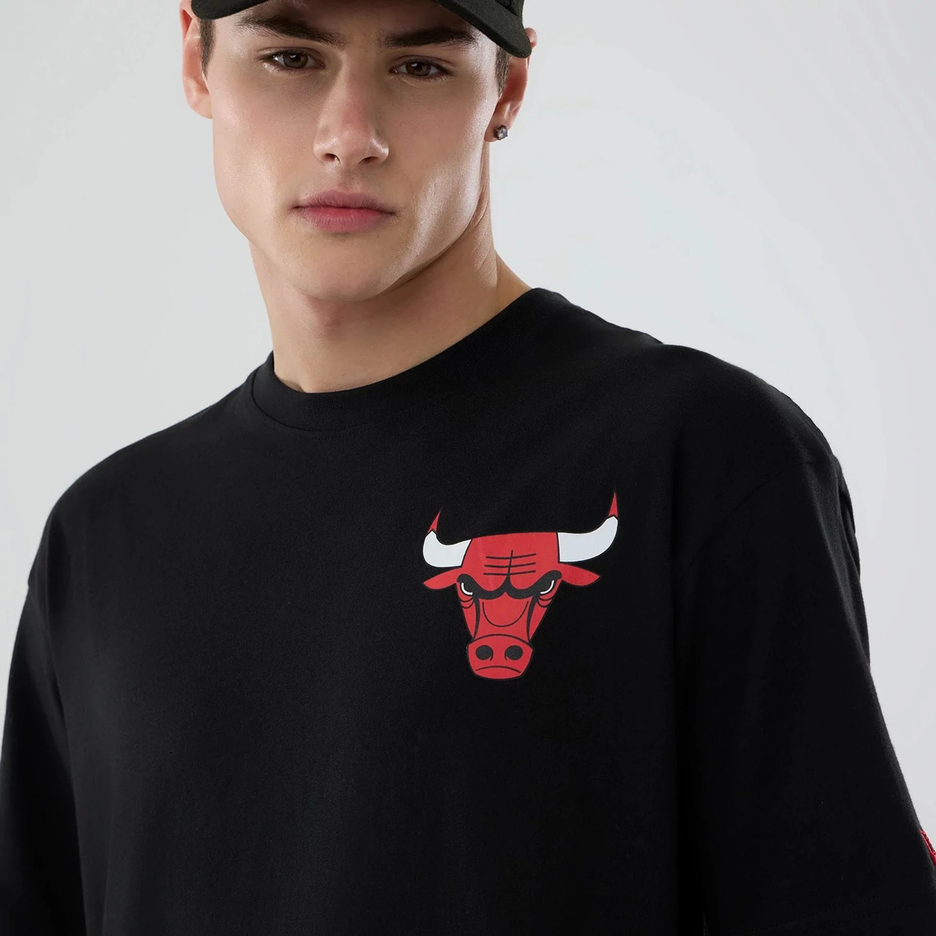 Chicago Bulls NBA Graphic Black T-Shirt - Image 4