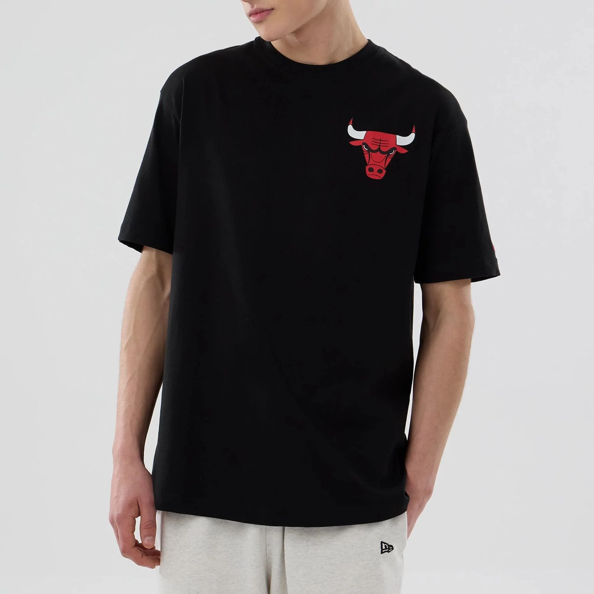 Chicago Bulls NBA Graphic Black T-Shirt - Image 5