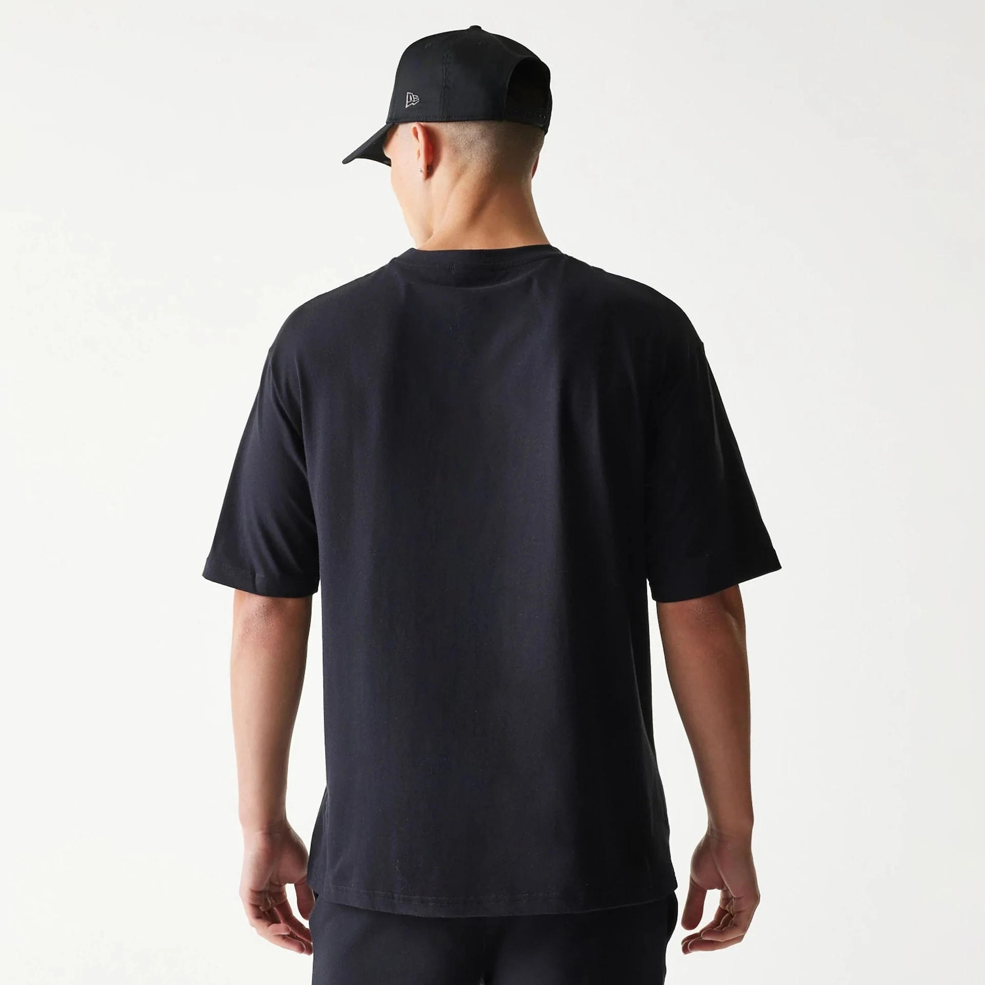 Chicago Bulls NBA League Essential Black Oversized T-Shirt - Image 2