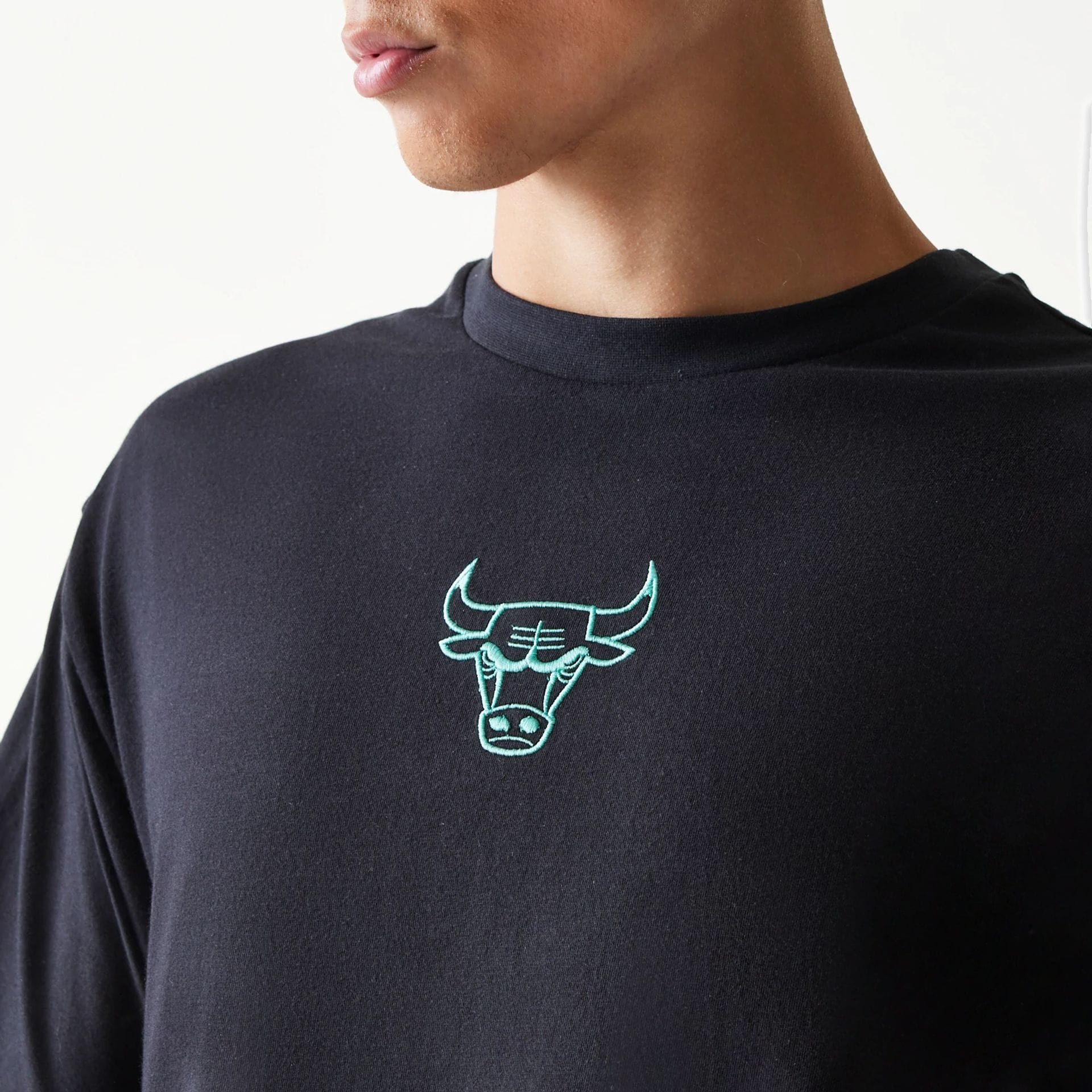 Chicago Bulls NBA League Essential Black Oversized T-Shirt - Image 4