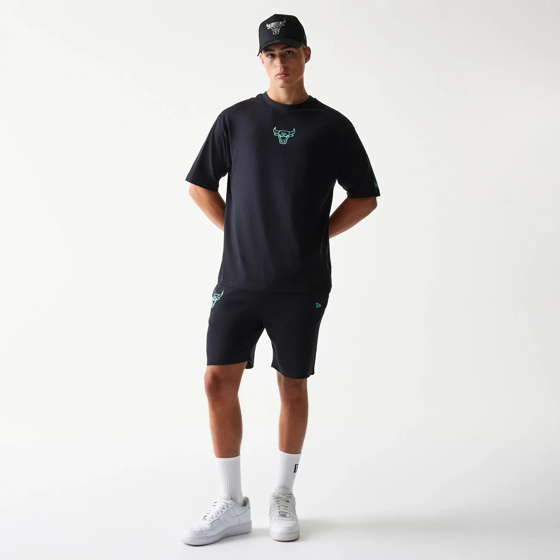 Chicago Bulls NBA League Essential Black Oversized T-Shirt - Image 8