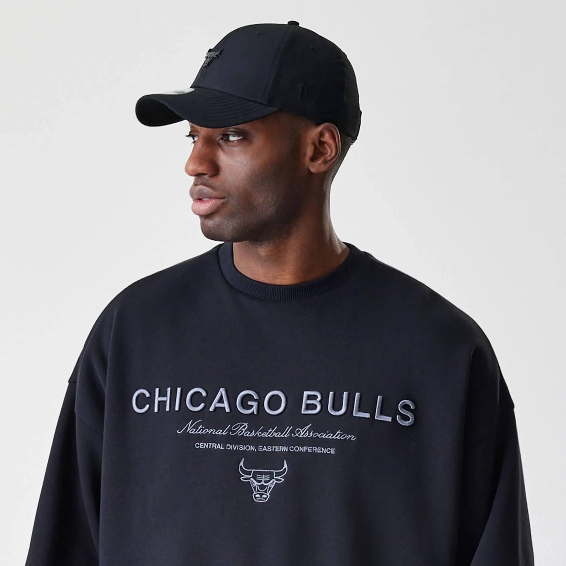Chicago Bulls NBA Linear Black Crew Neck Sweater - Image 6