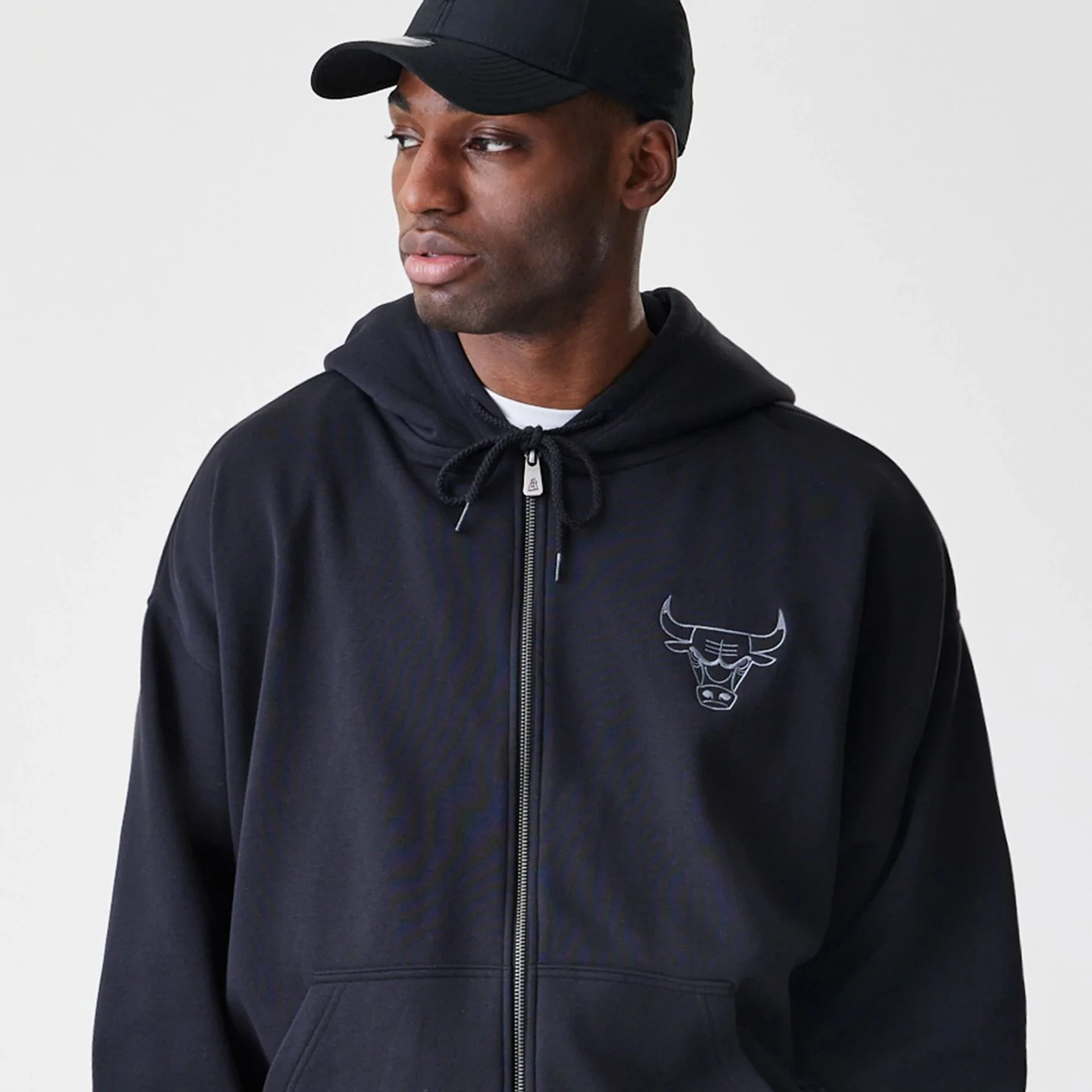Chicago Bulls NBA Linear Black Oversized Full Zip Hoodie - Image 6