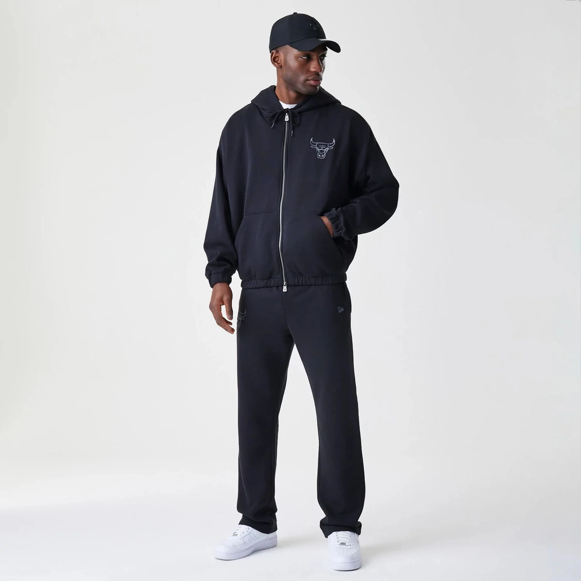 Chicago Bulls NBA Linear Black Oversized Full Zip Hoodie - Image 8