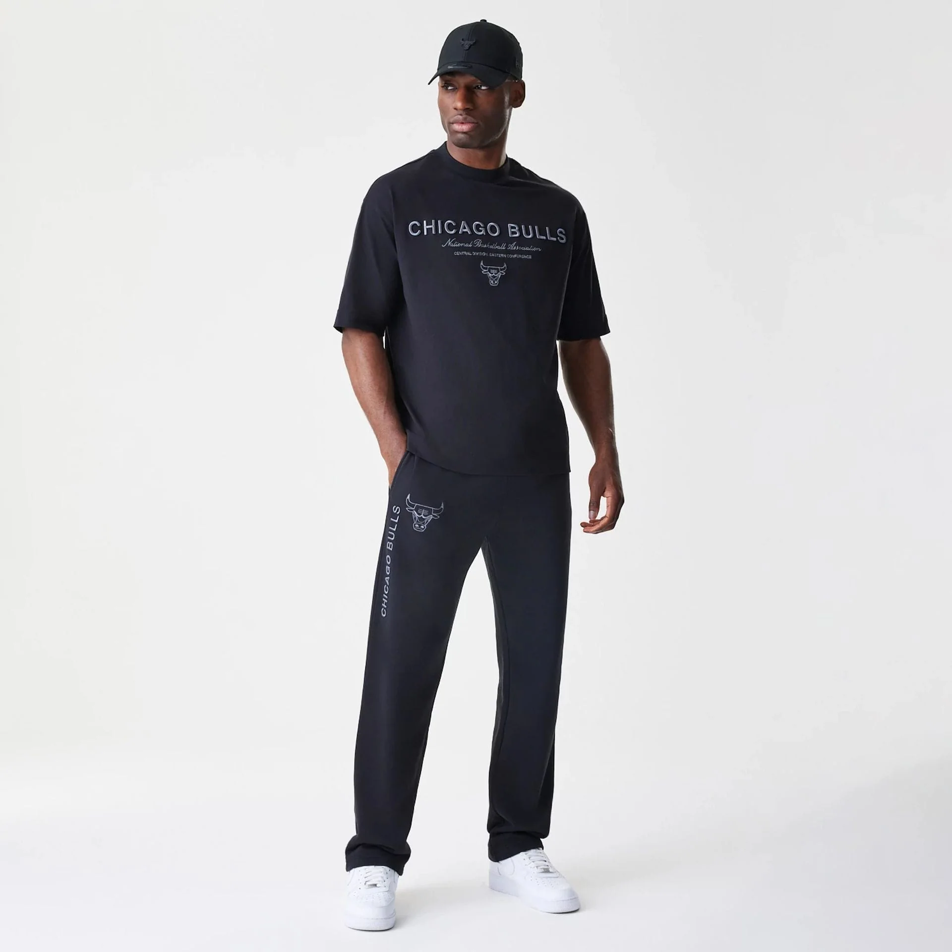 Chicago Bulls NBA Linear Black Straight Leg Joggers - Image 8