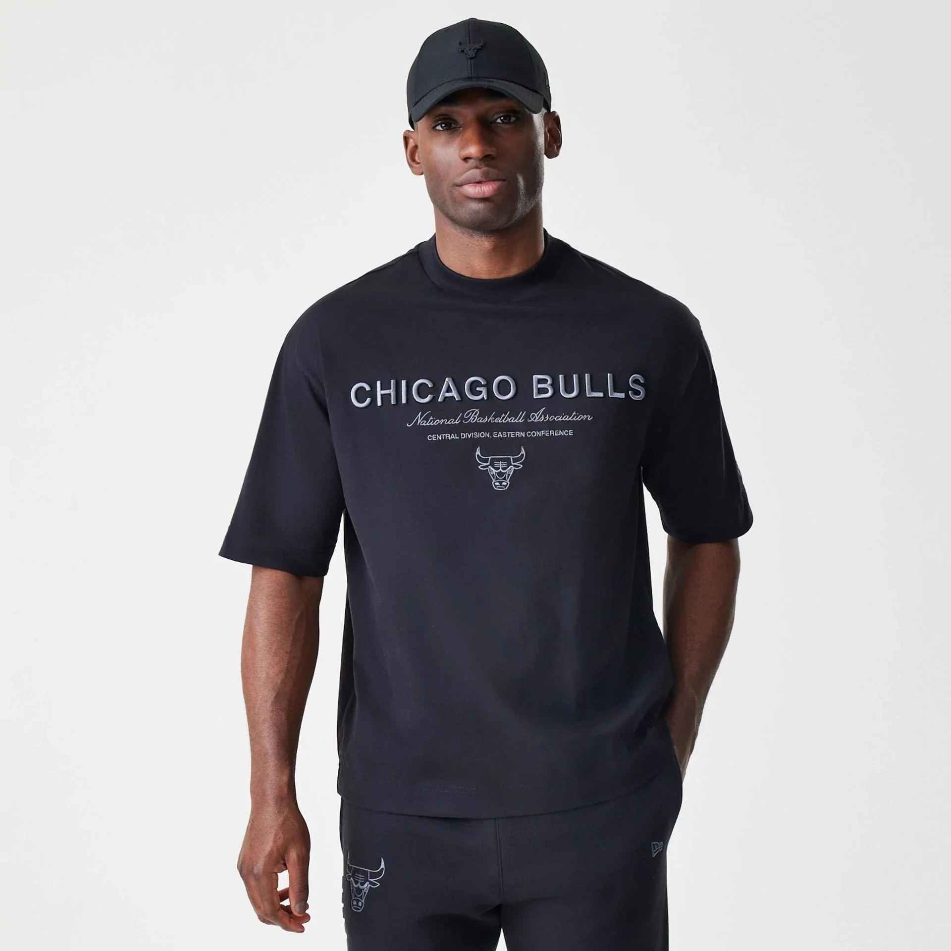 Chicago Bulls NBA Linear Black T-Shirt - Image 3