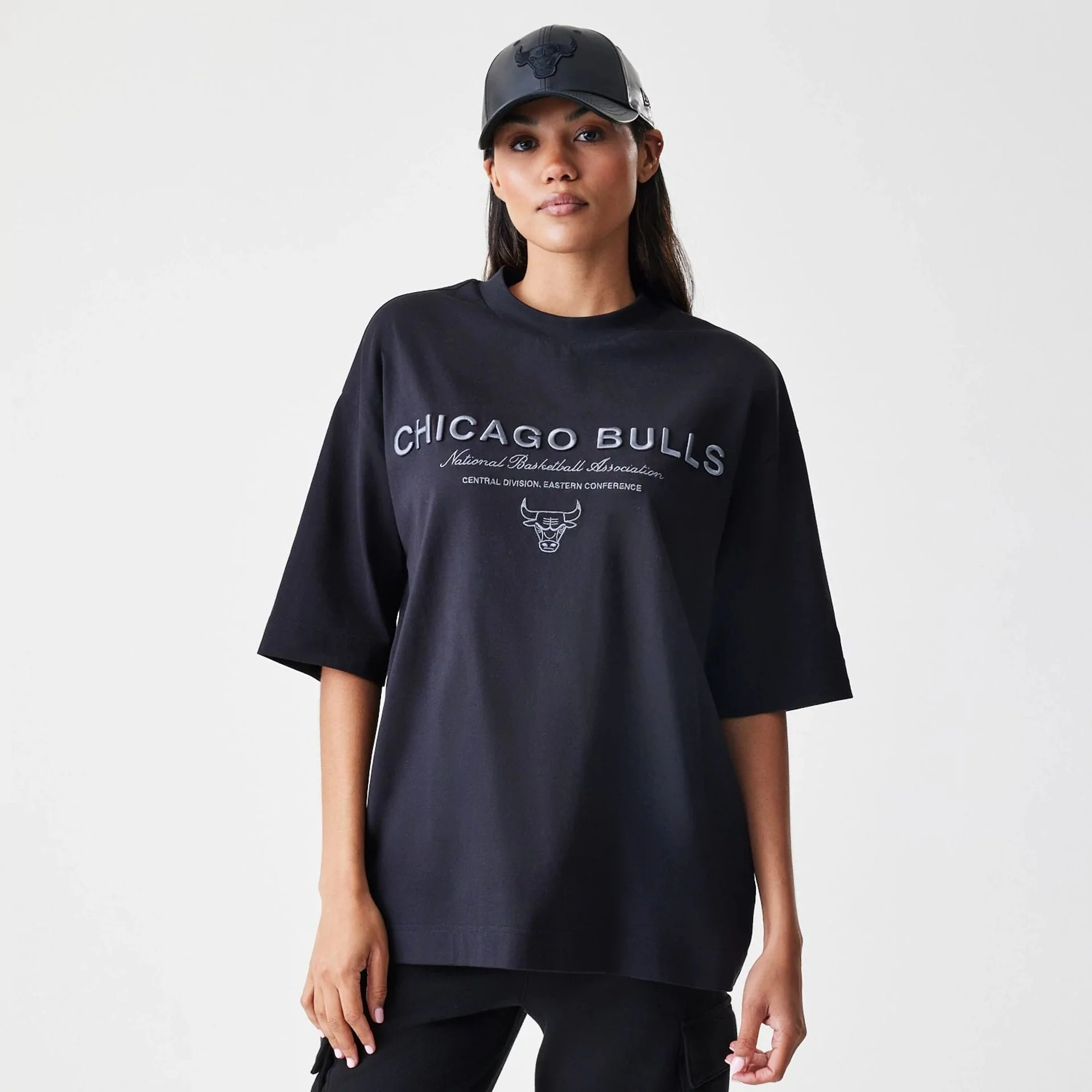 Chicago Bulls NBA Linear Black T-Shirt - Image 4