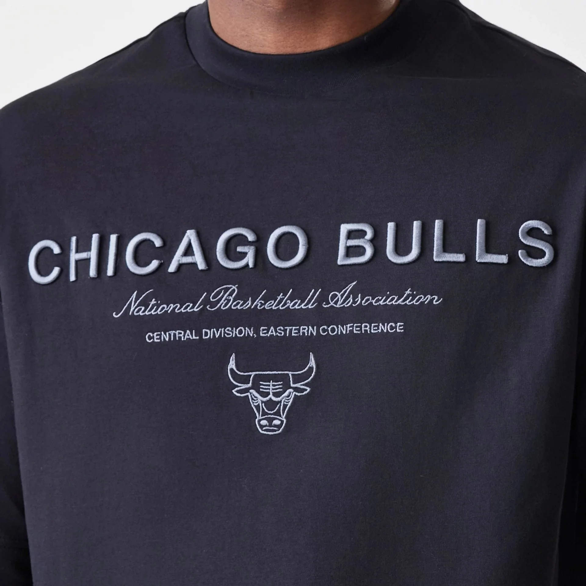 Chicago Bulls NBA Linear Black T-Shirt - Image 5