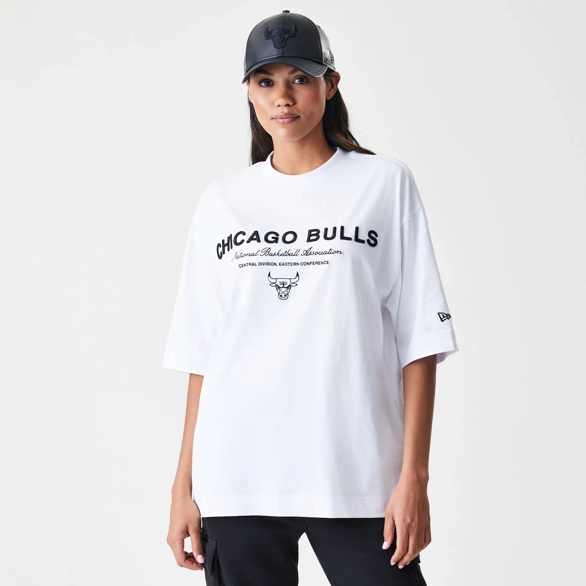 Chicago Bulls NBA Linear White T-Shirt - Image 4