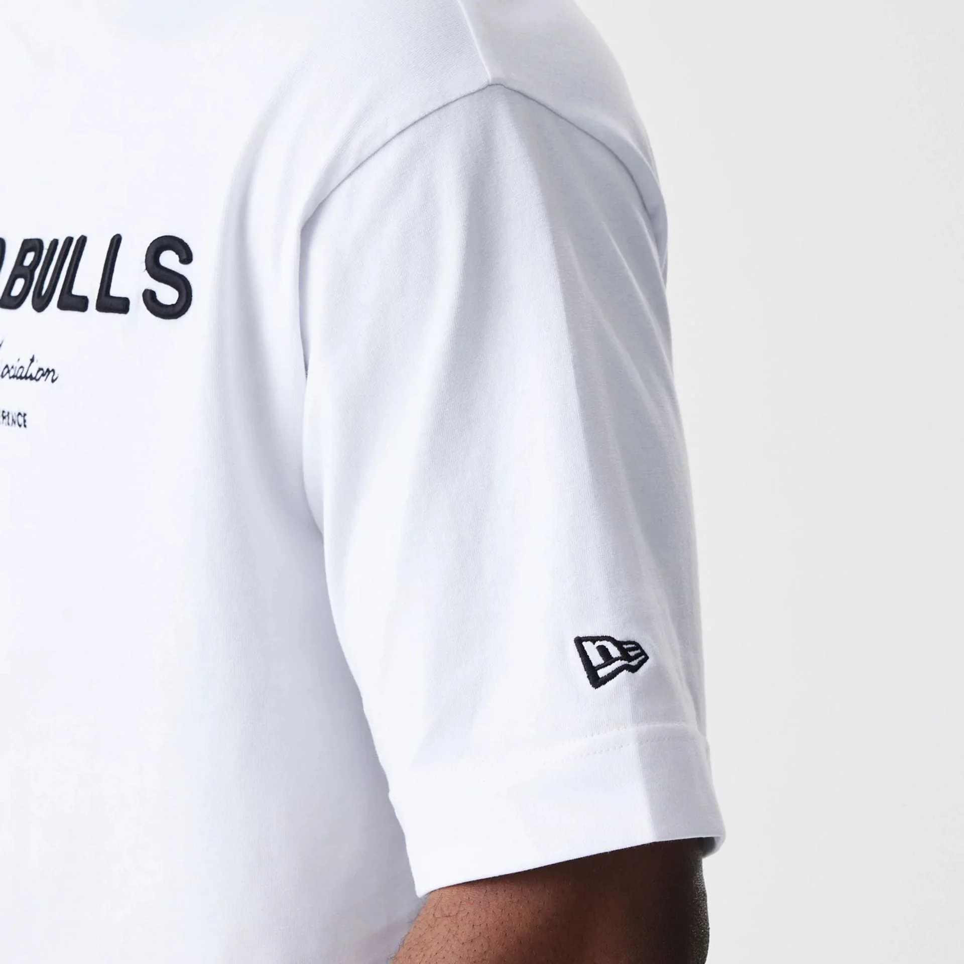 Chicago Bulls NBA Linear White T-Shirt - Image 5