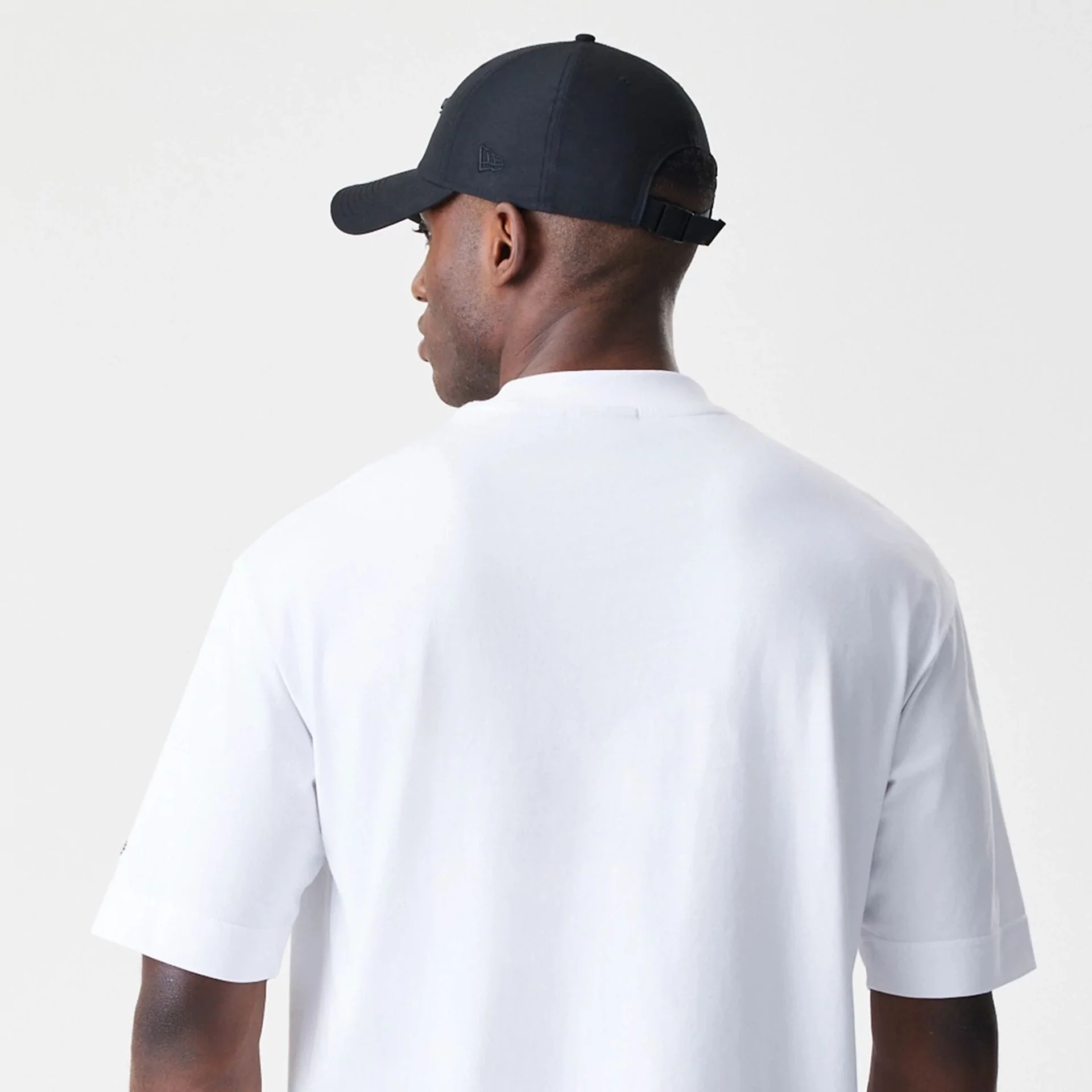 Chicago Bulls NBA Linear White T-Shirt - Image 8