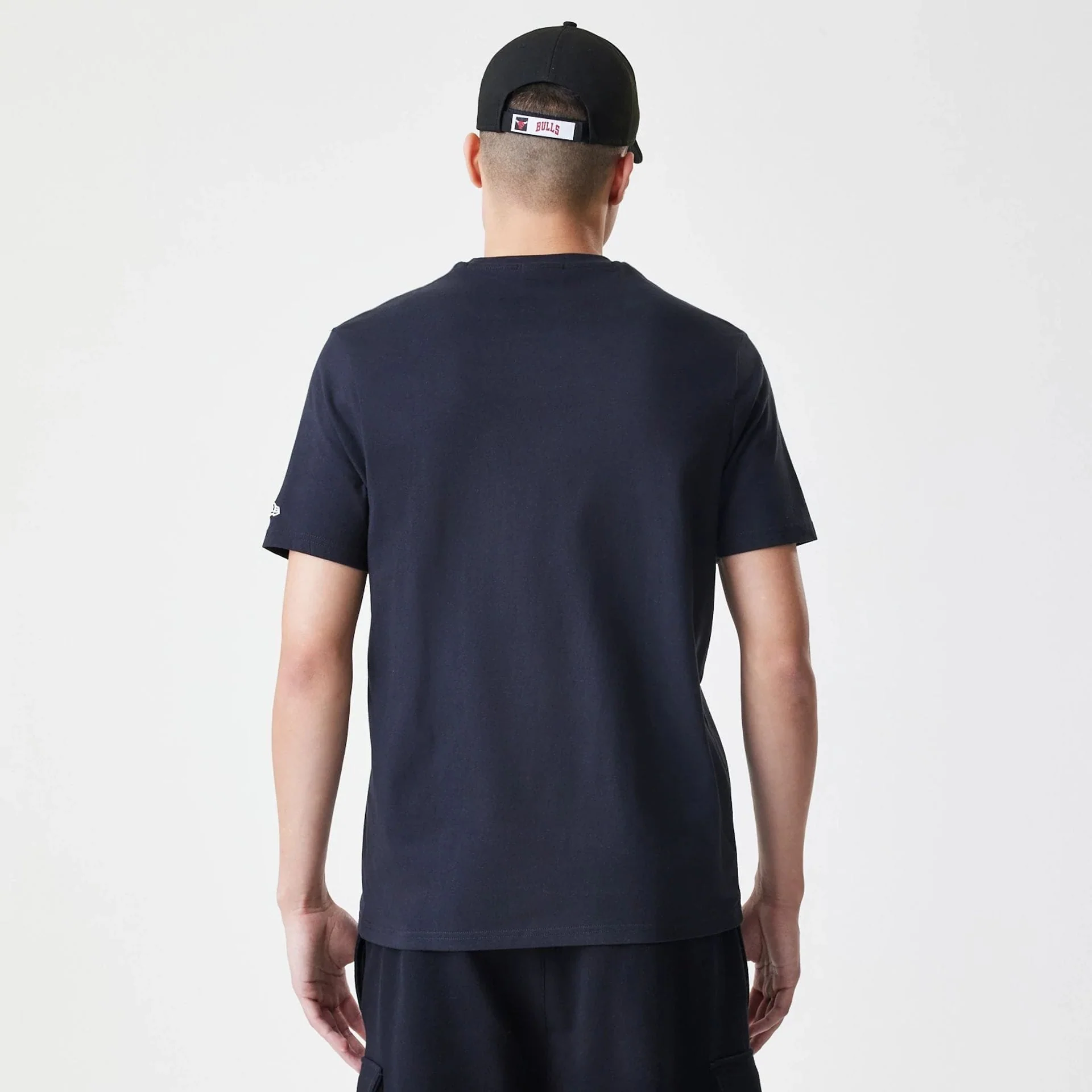 Chicago Bulls NBA Logo Black T-Shirt - Image 2