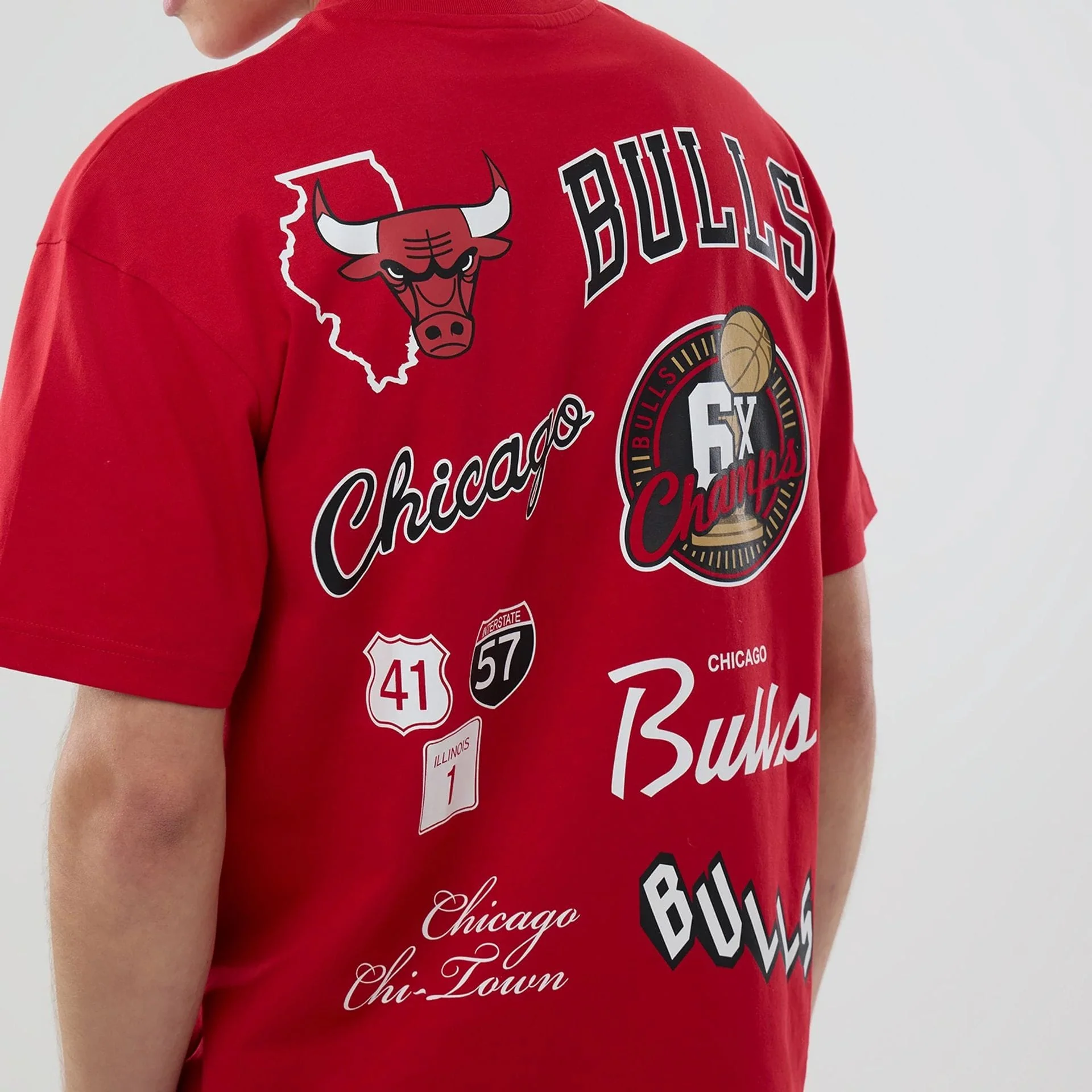 Chicago Bulls NBA logo Red T-Shirt - Image 3