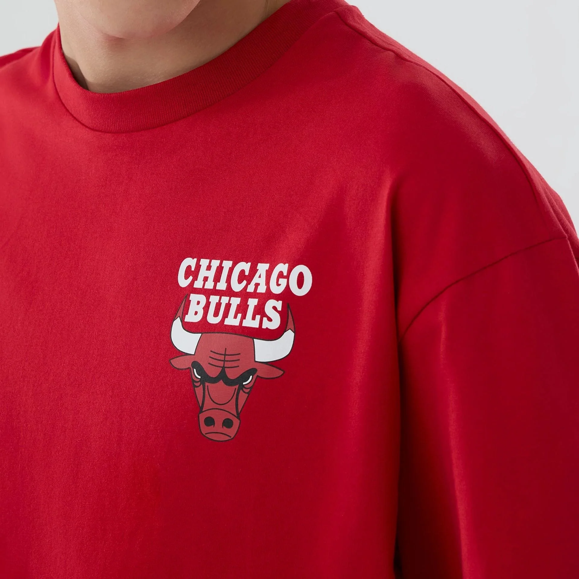 Chicago Bulls NBA logo Red T-Shirt - Image 4