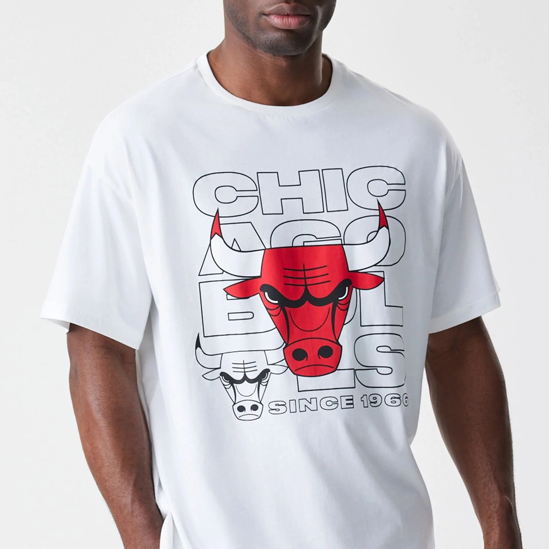 Chicago Bulls NBA Outline Graphic White Oversized T-Shirt - Image 3