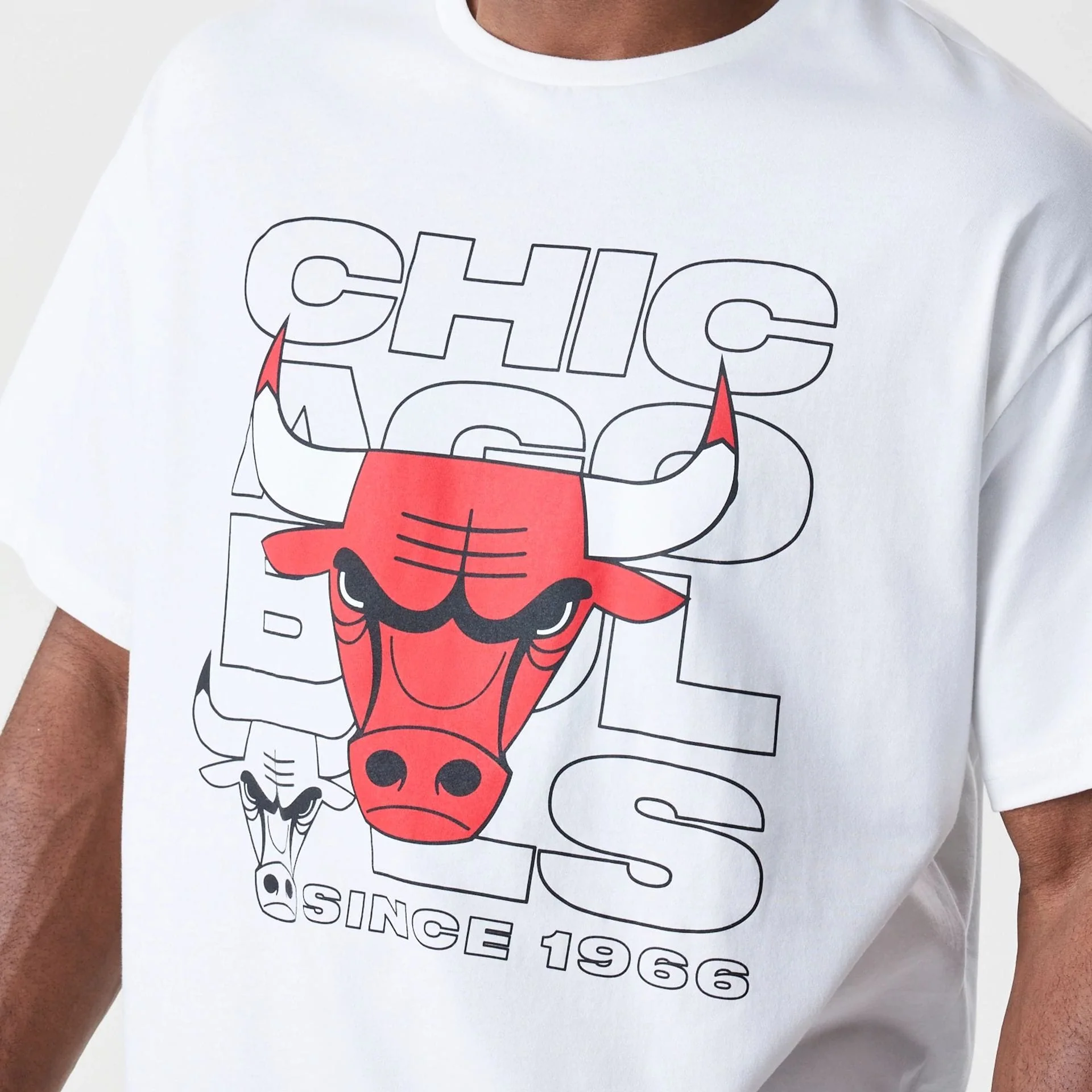 Chicago Bulls NBA Outline Graphic White Oversized T-Shirt - Image 4