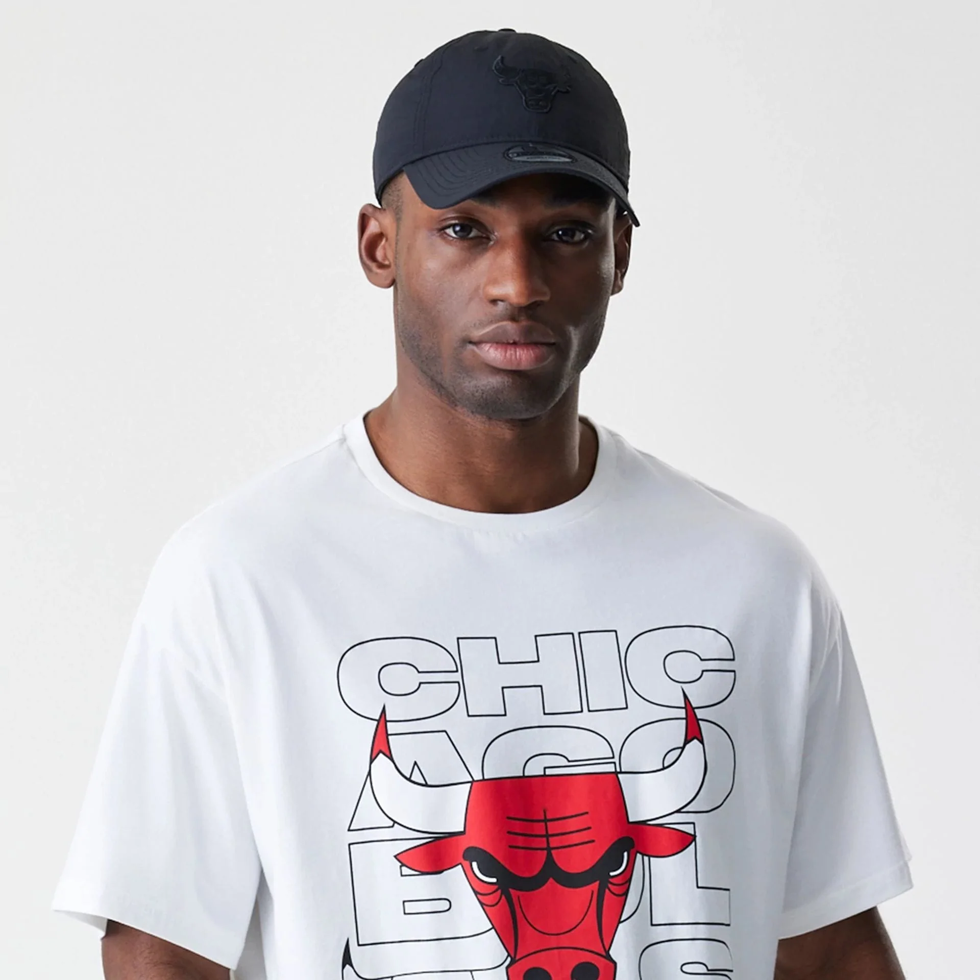 Chicago Bulls NBA Outline Graphic White Oversized T-Shirt - Image 6