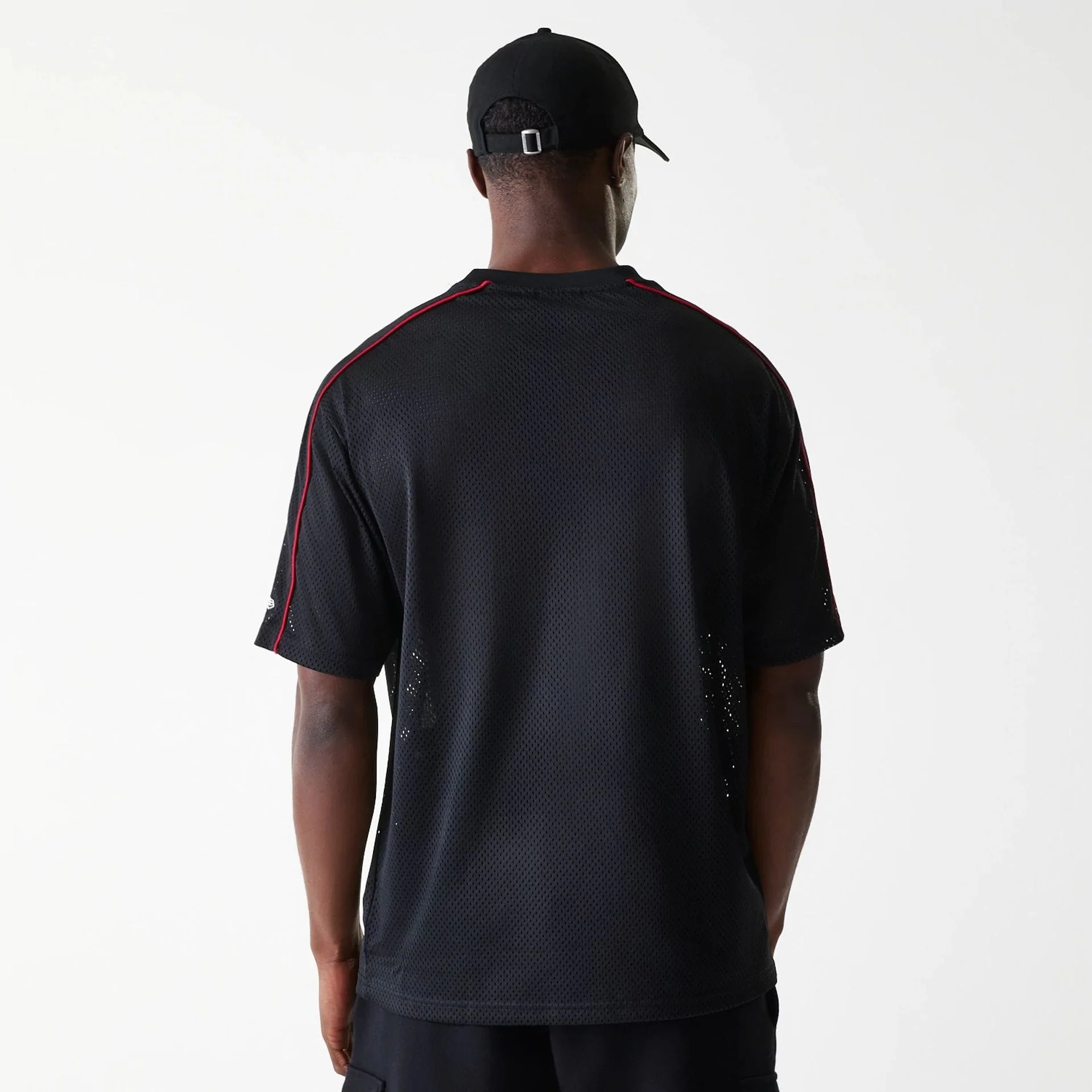 Chicago Bulls NBA Piping Black Oversized Mesh T-Shirt - Image 2