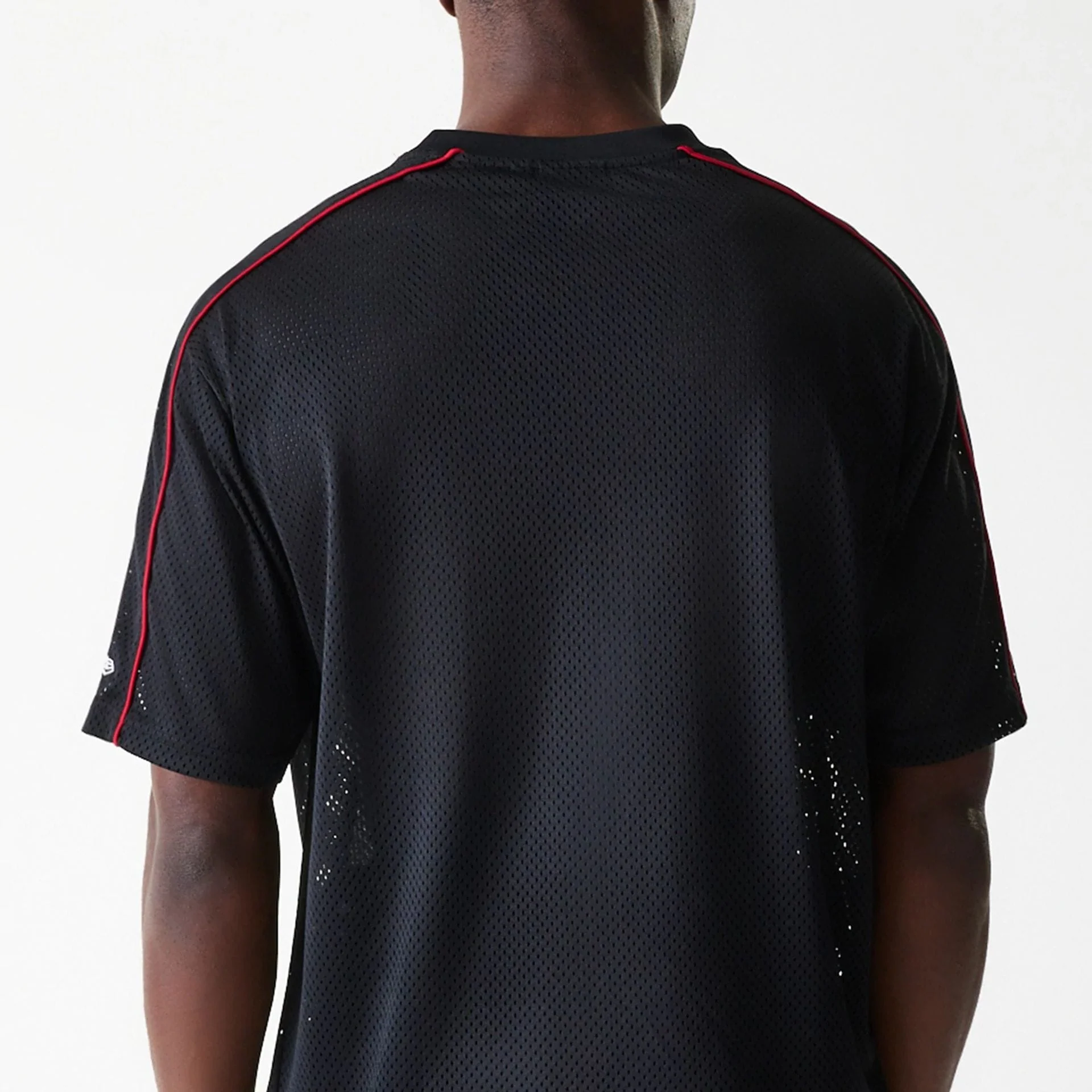 Chicago Bulls NBA Piping Black Oversized Mesh T-Shirt - Image 4