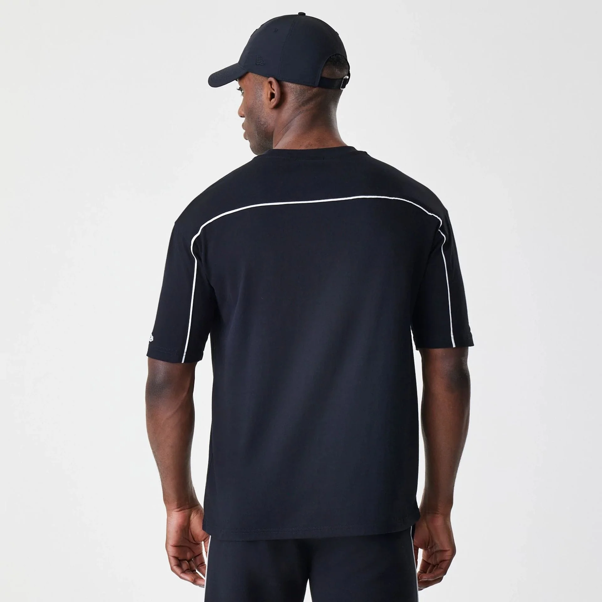 Chicago Bulls NBA Piping Stripe Black Oversized T-Shirt - Image 2