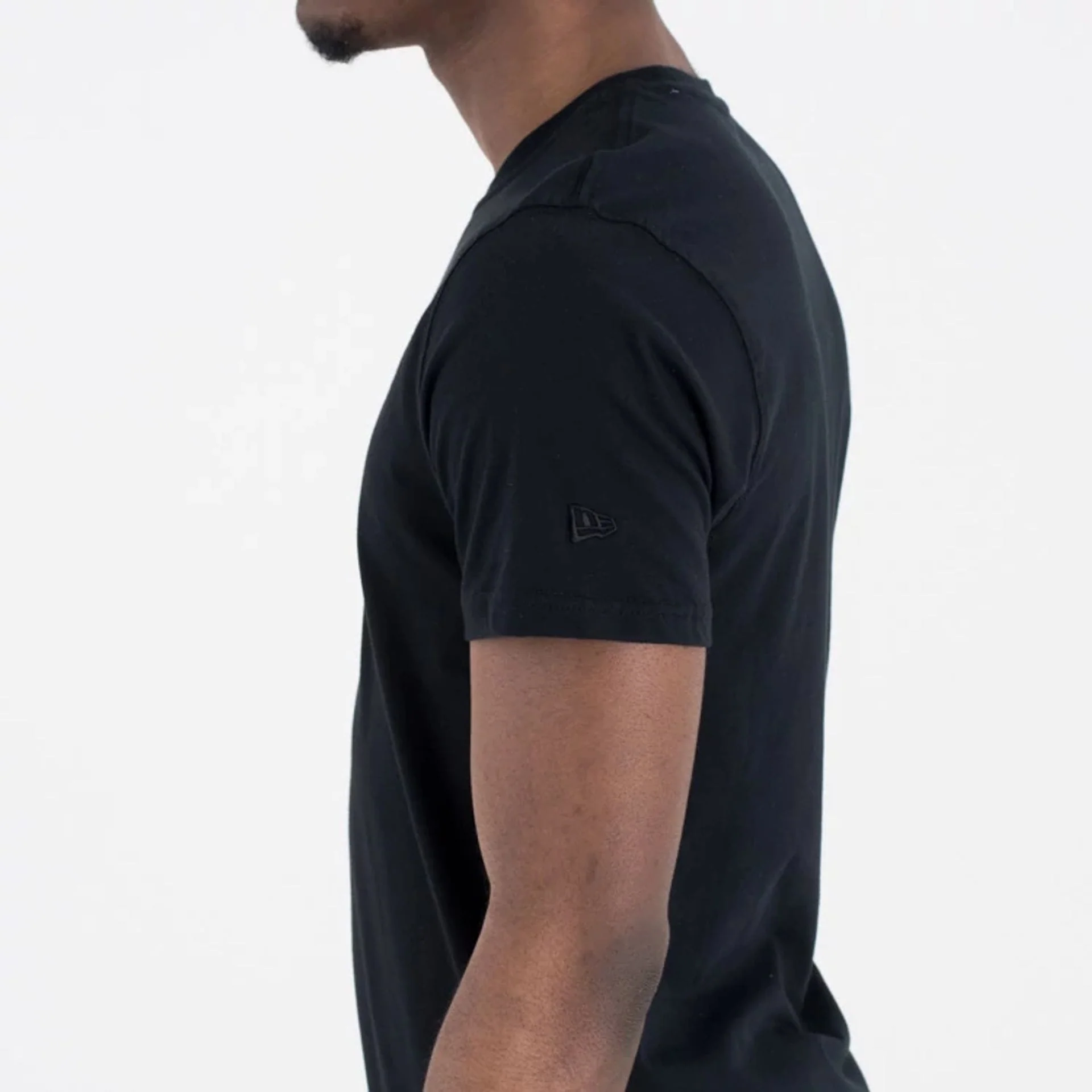 Chicago Bulls NBA Regular Black On Black T-Shirt - Image 3