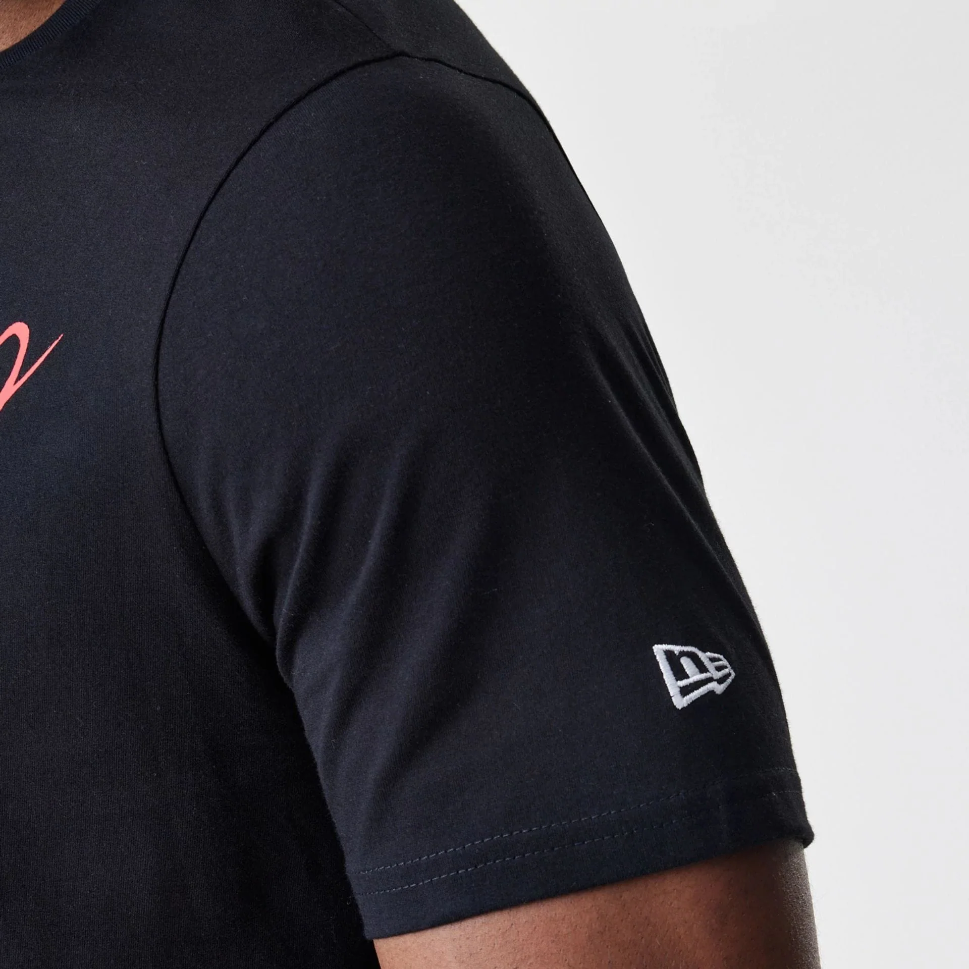 Chicago Bulls NBA Script Black T-Shirt - Image 5