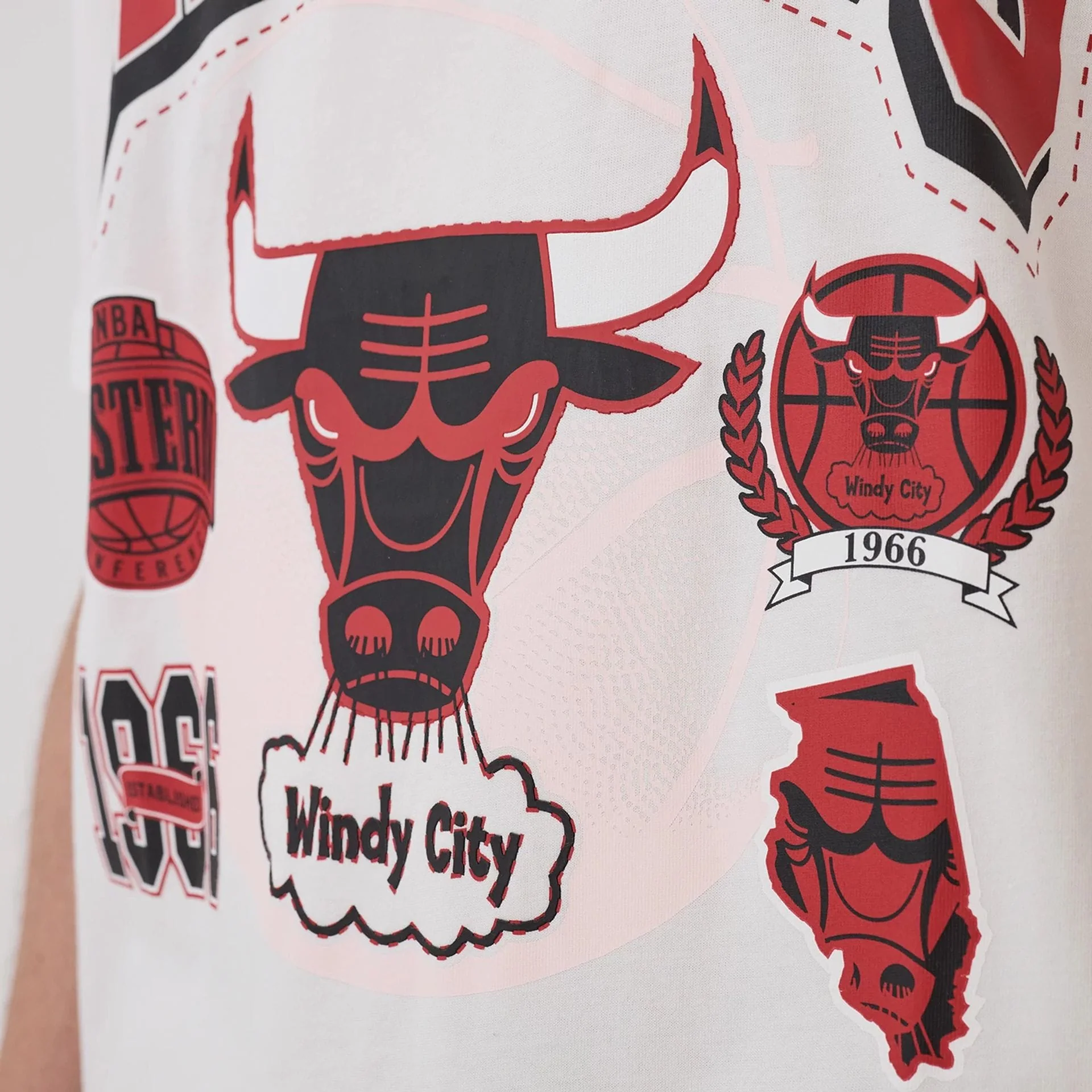 Chicago Bulls NBA Sport Classic White T-Shirt - Image 6