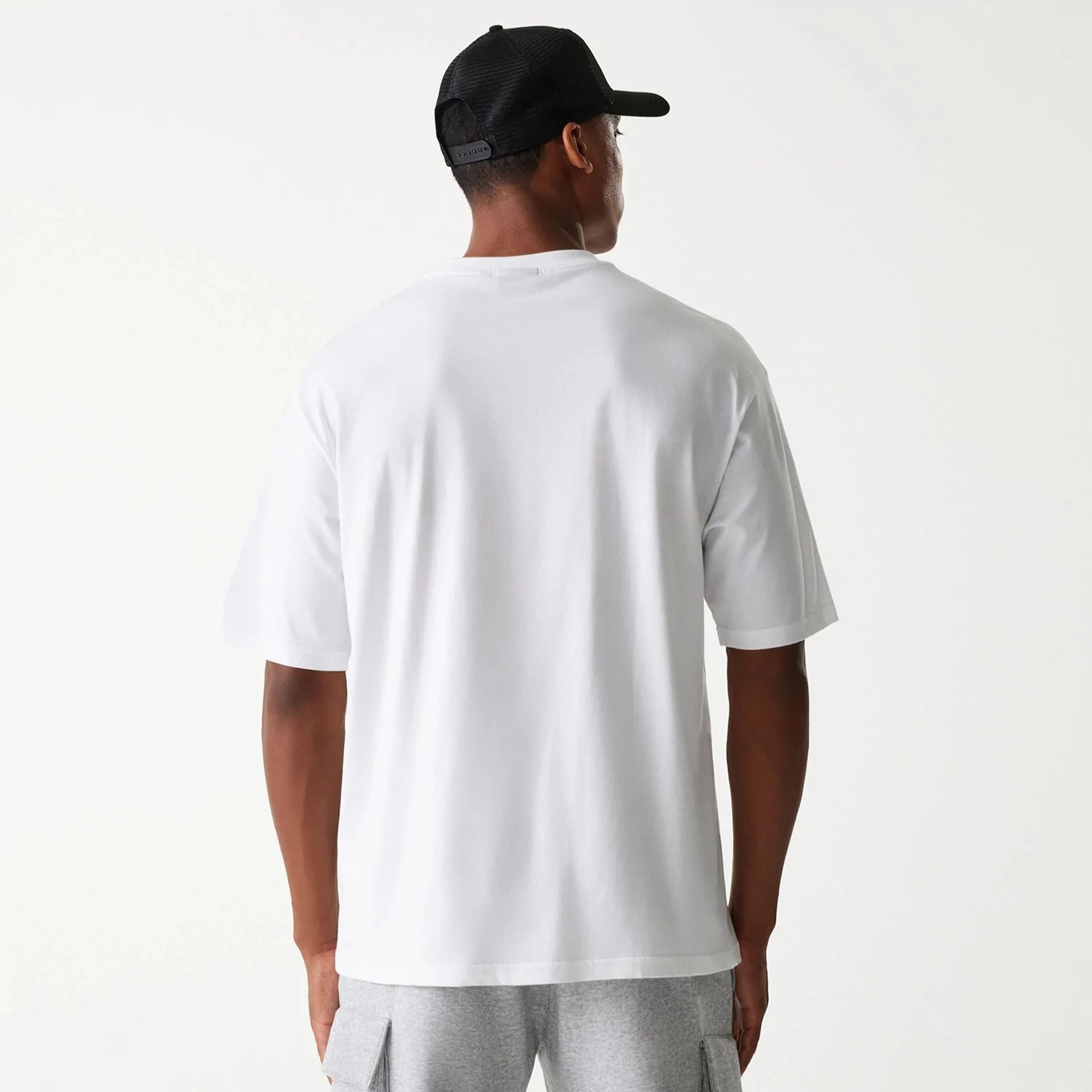 Chicago Bulls NBA Team Graphic White Oversized T-Shirt - Image 2