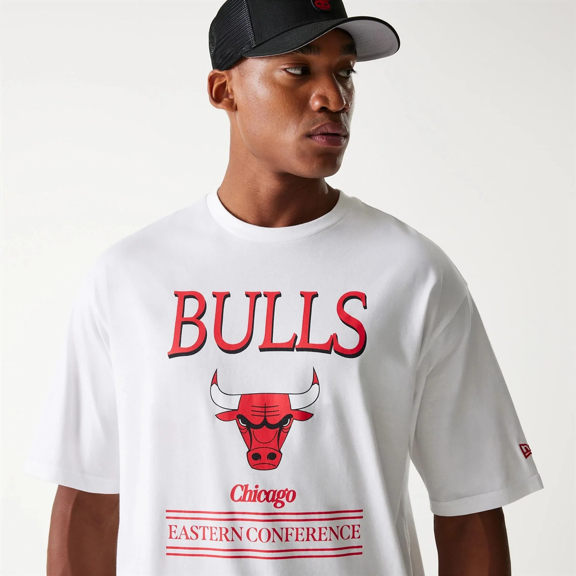 Chicago Bulls NBA Team Graphic White Oversized T-Shirt - Image 4
