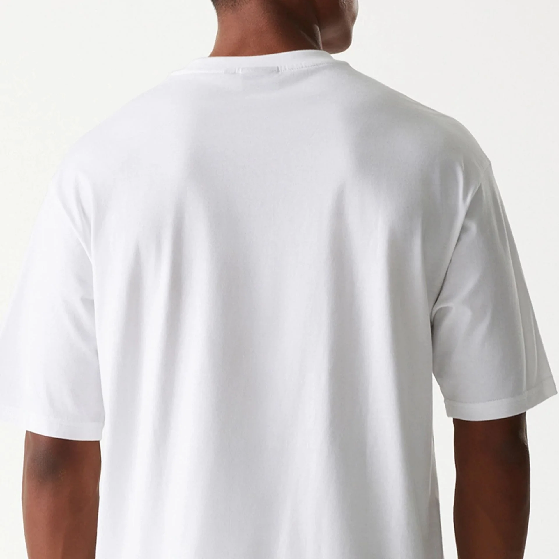 Chicago Bulls NBA Team Graphic White Oversized T-Shirt - Image 7