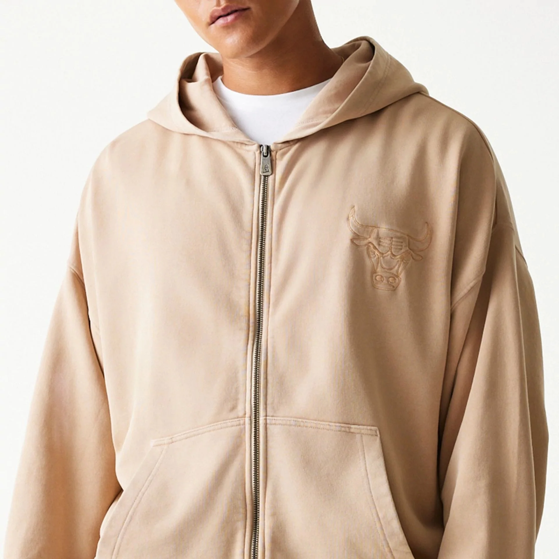 Chicago Bulls NBA Washed Beige Full Zip Hoodie - Image 3