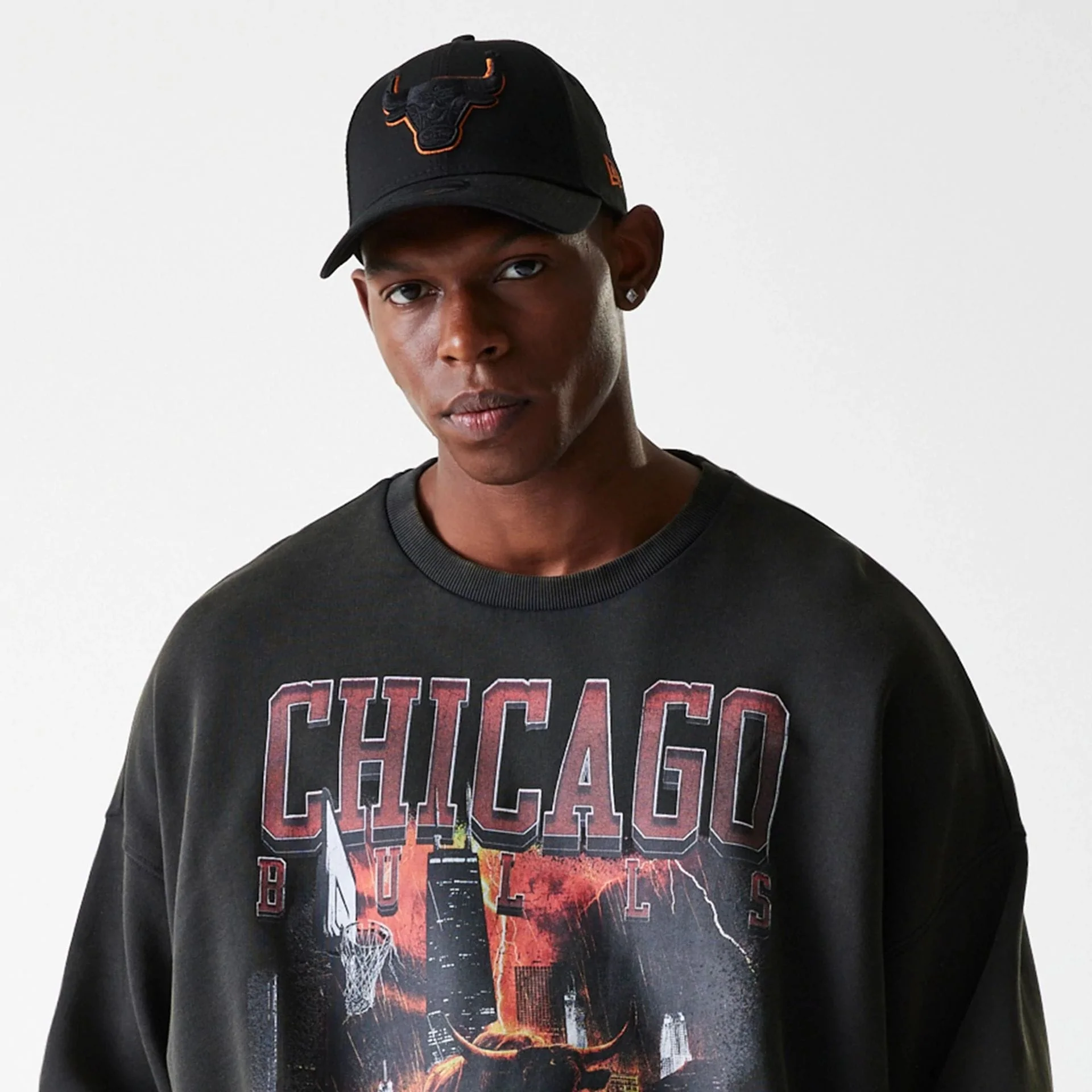 Chicago Bulls NBA Washed Graphic Grey Oversized Crew Neck Sweater - Image 5