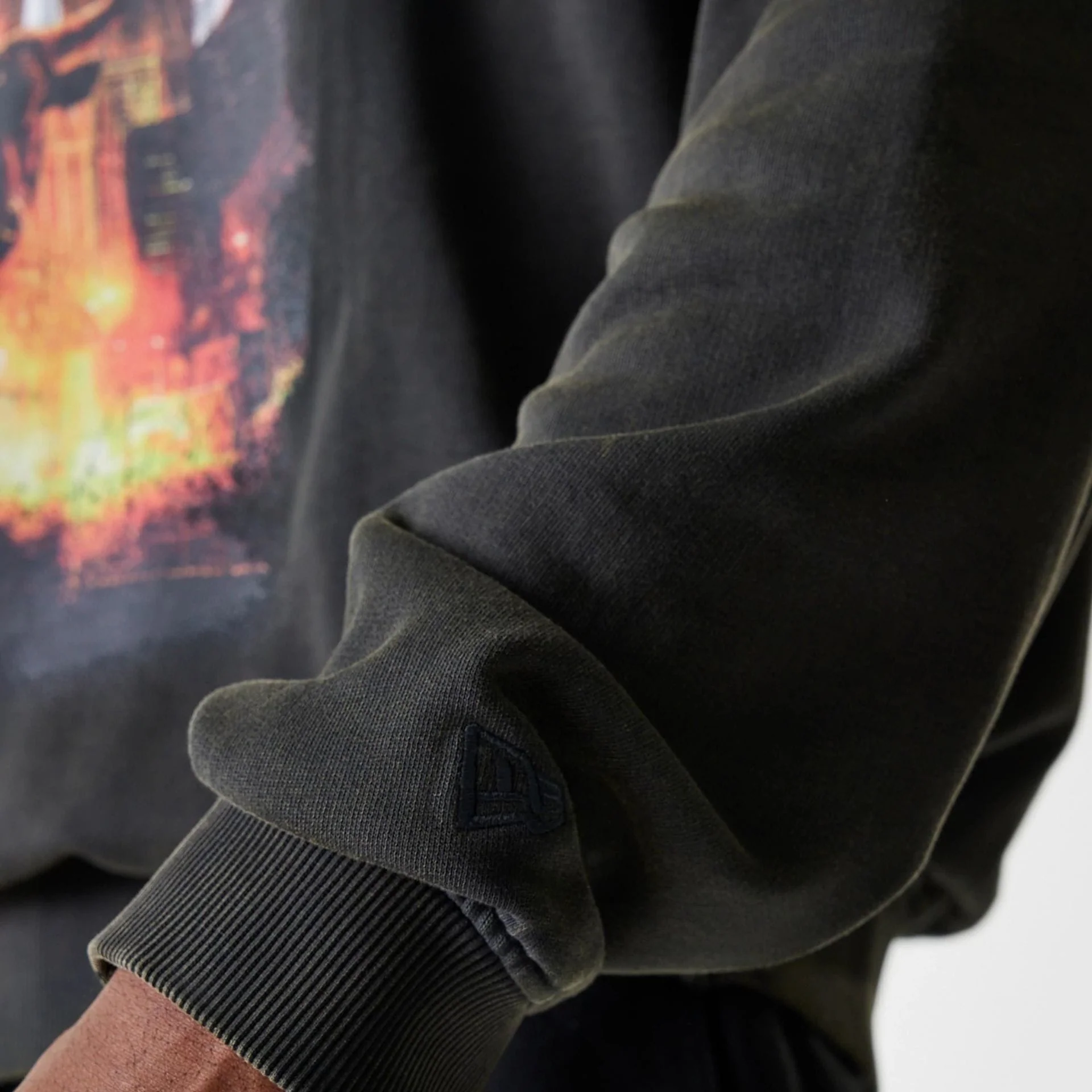 Chicago Bulls NBA Washed Graphic Grey Oversized Crew Neck Sweater - Image 7