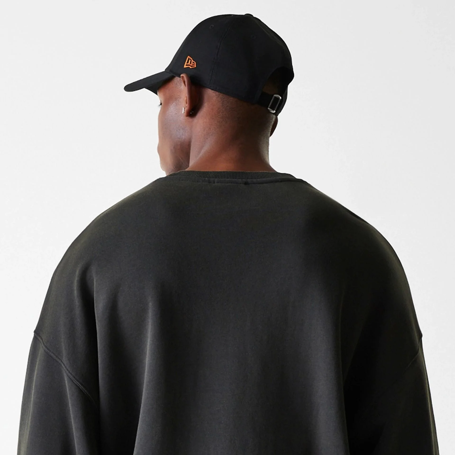 Chicago Bulls NBA Washed Graphic Grey Oversized Crew Neck Sweater - Image 8
