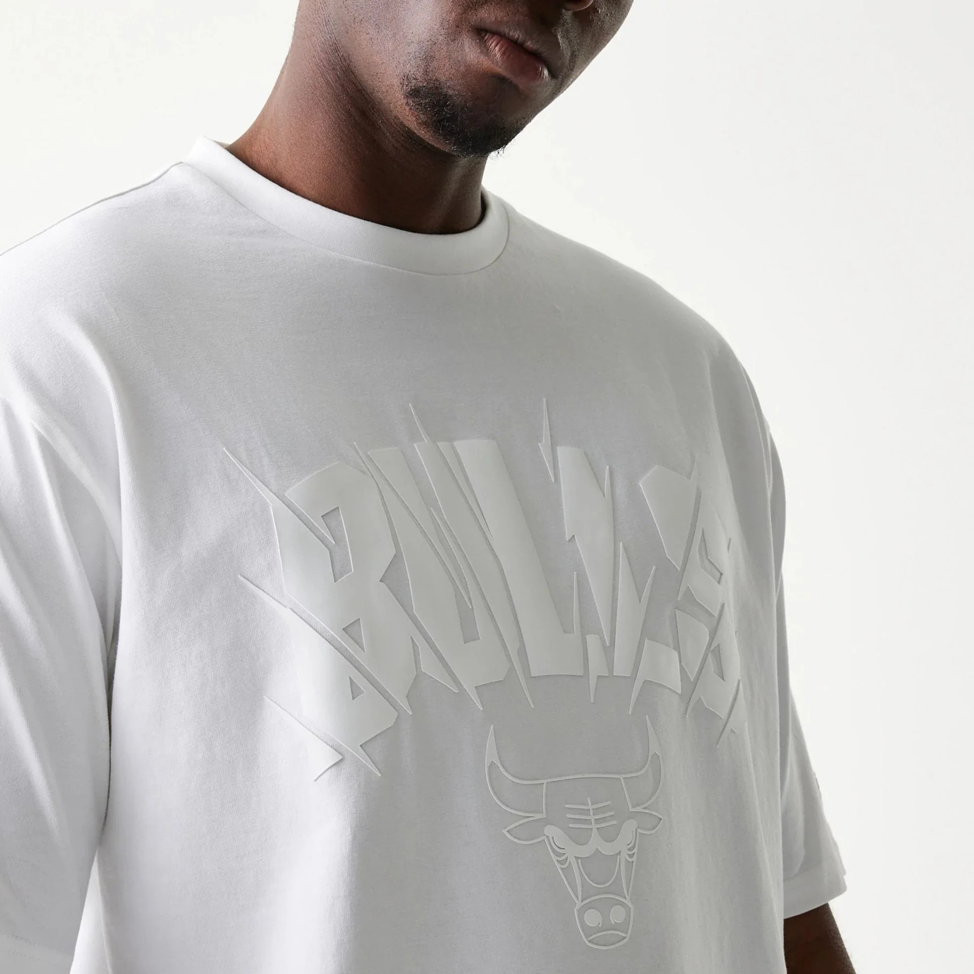 Chicago Bulls NBA White Oversized T-Shirt - Image 4