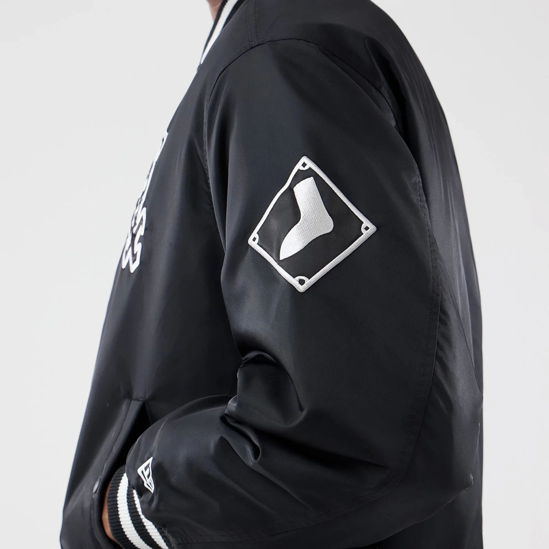 Chicago White Sox MLB Authentic Black Stadium Jacket - Image 4