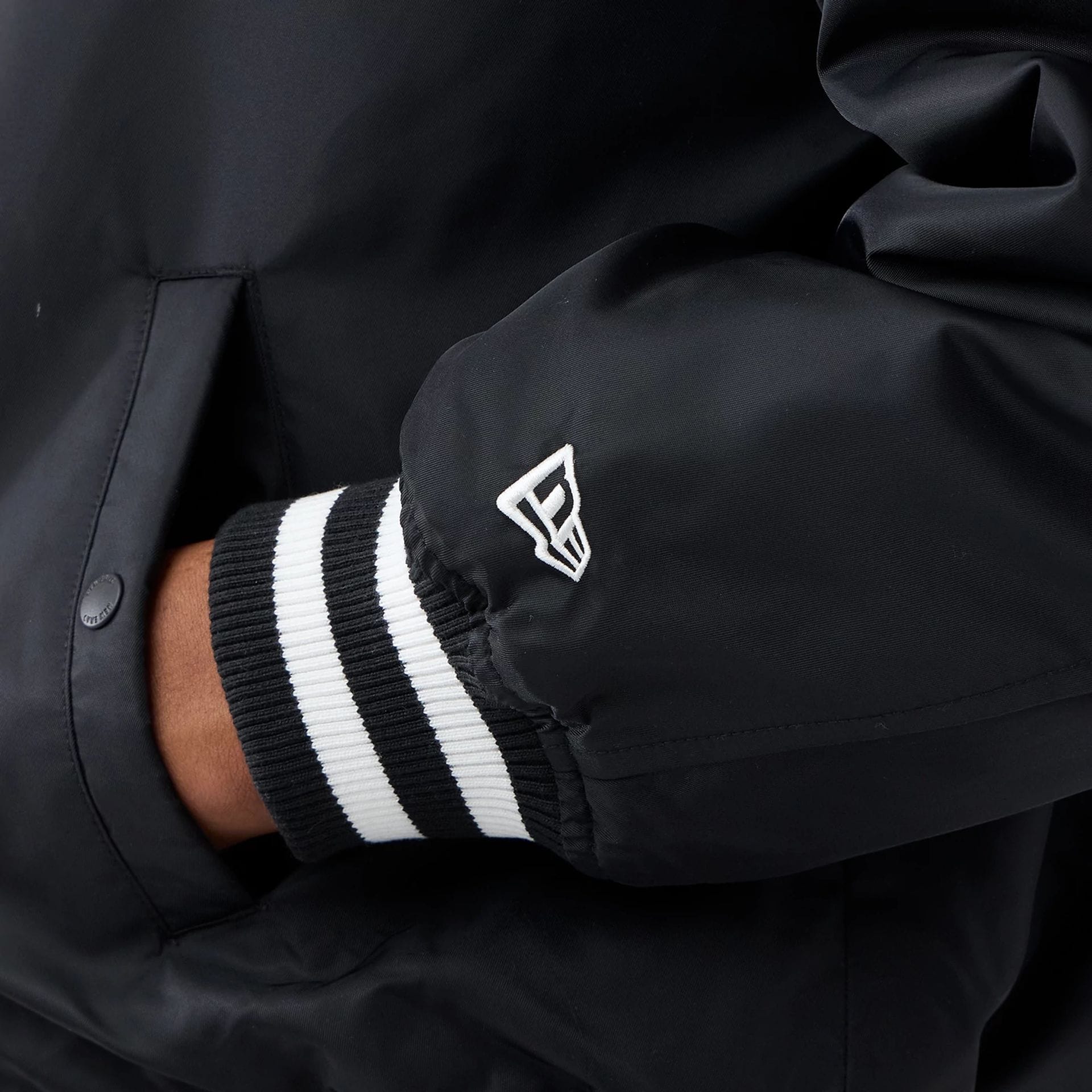 Chicago White Sox MLB Authentic Black Stadium Jacket - Image 6